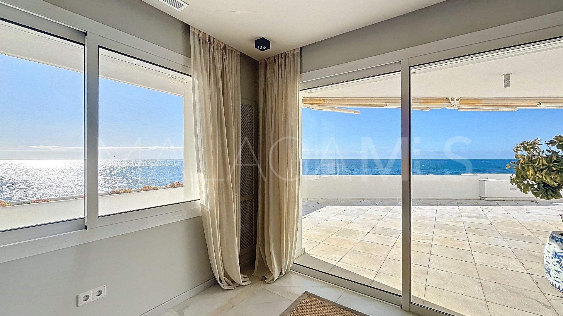 Duplex for sale in Guadalmina Baja