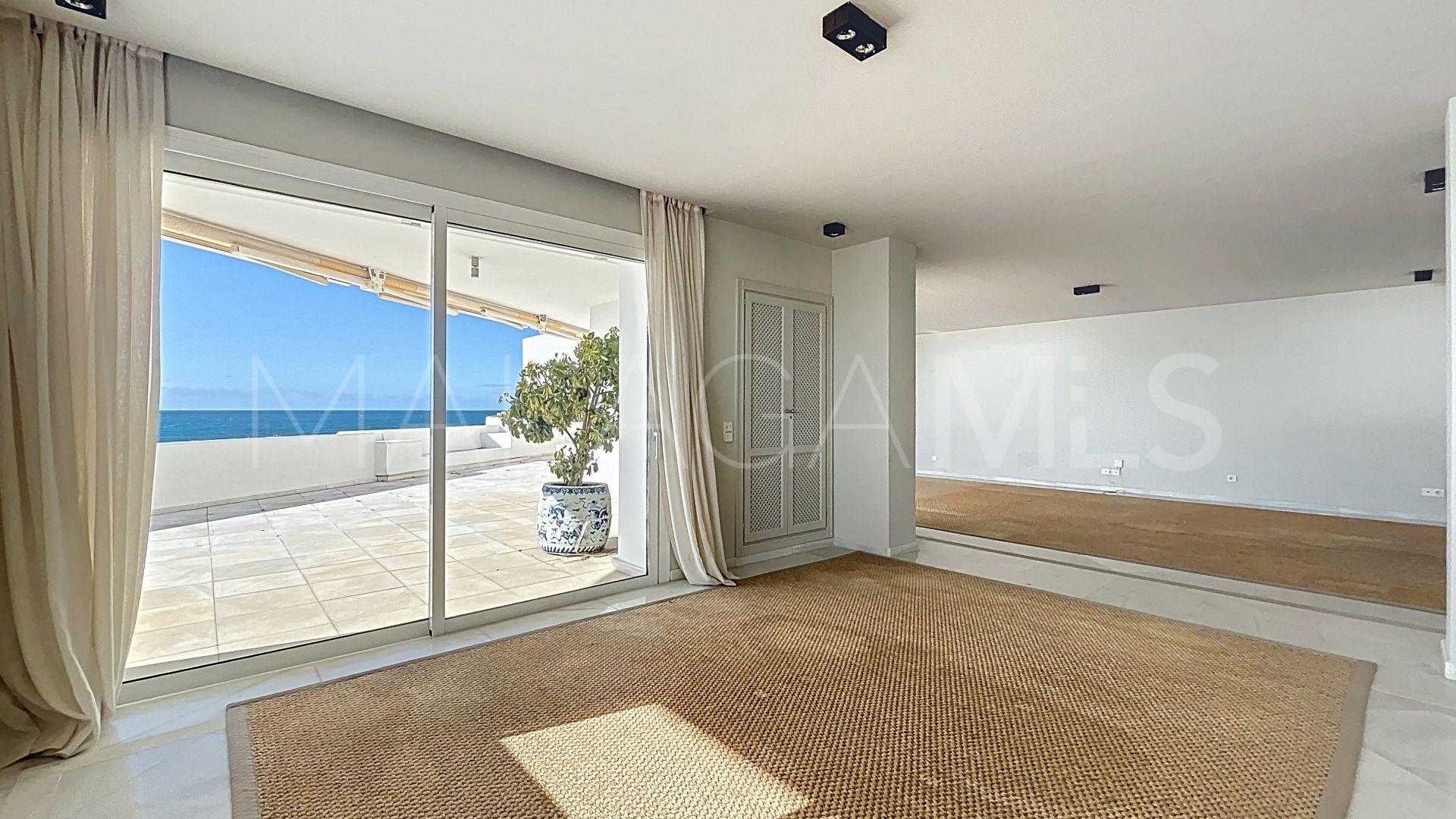 Duplex for sale in Guadalmina Baja