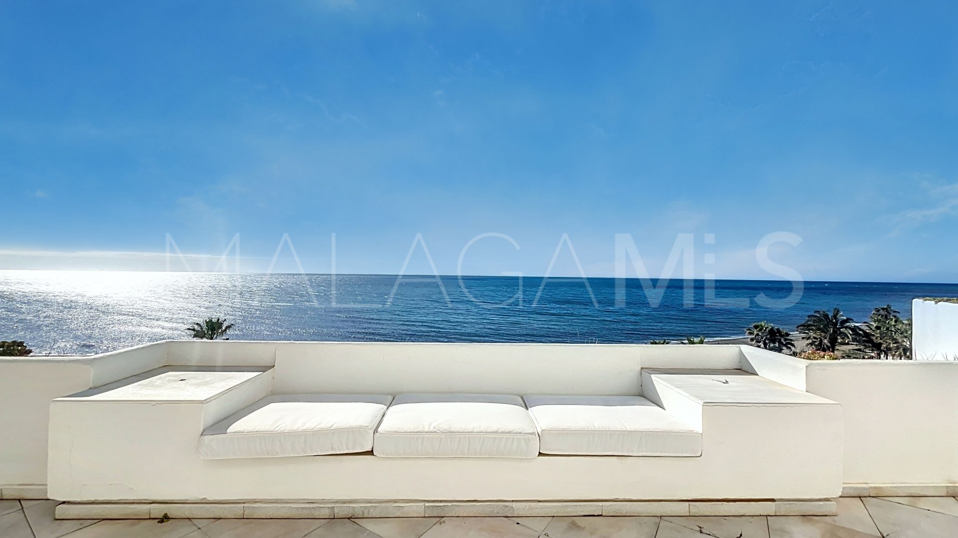 Duplex for sale in Guadalmina Baja