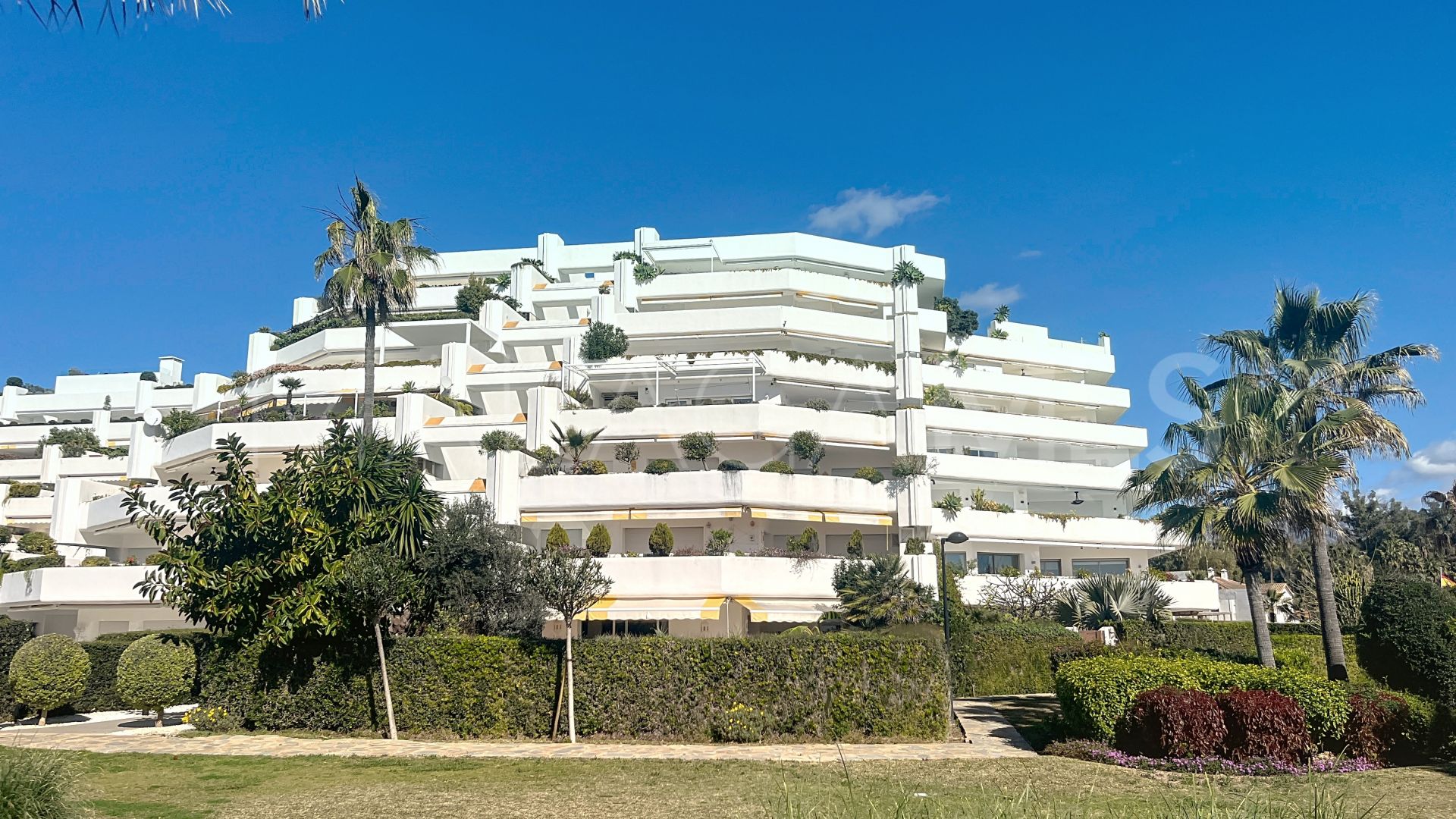 Duplex for sale in Guadalmina Baja