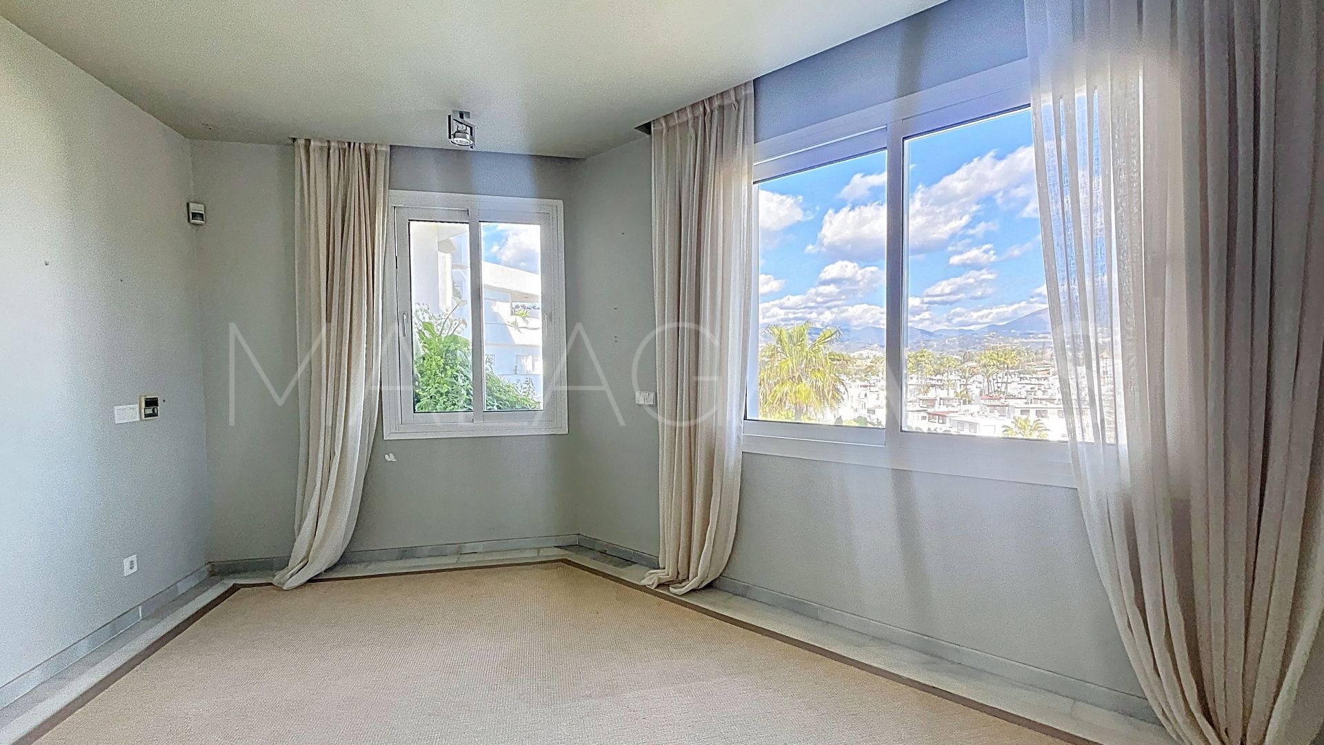Duplex for sale in Guadalmina Baja