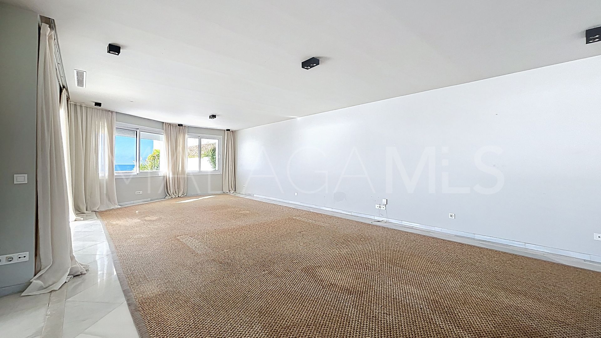 Duplex for sale in Guadalmina Baja