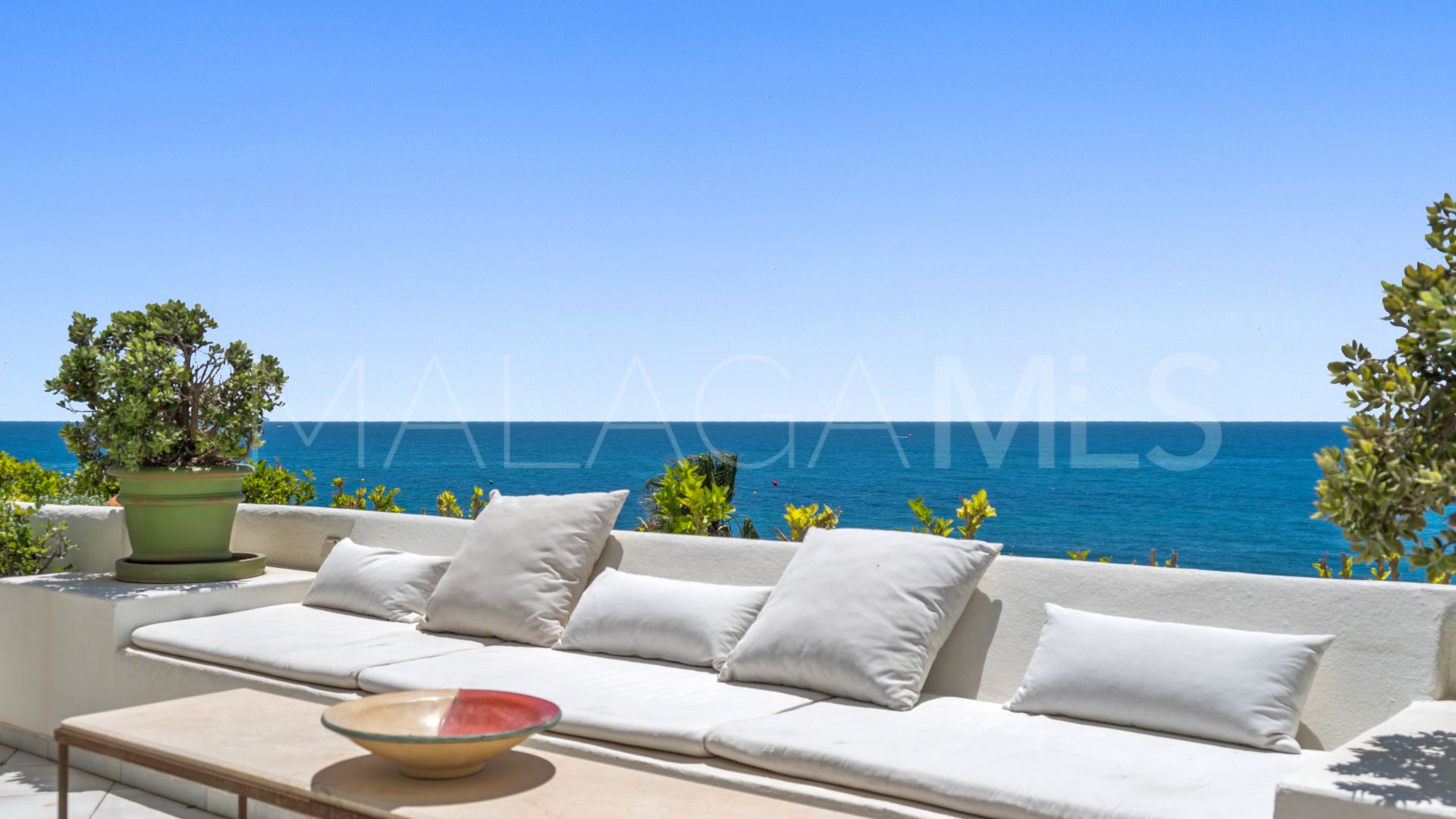 Duplex for sale in Guadalmina Baja