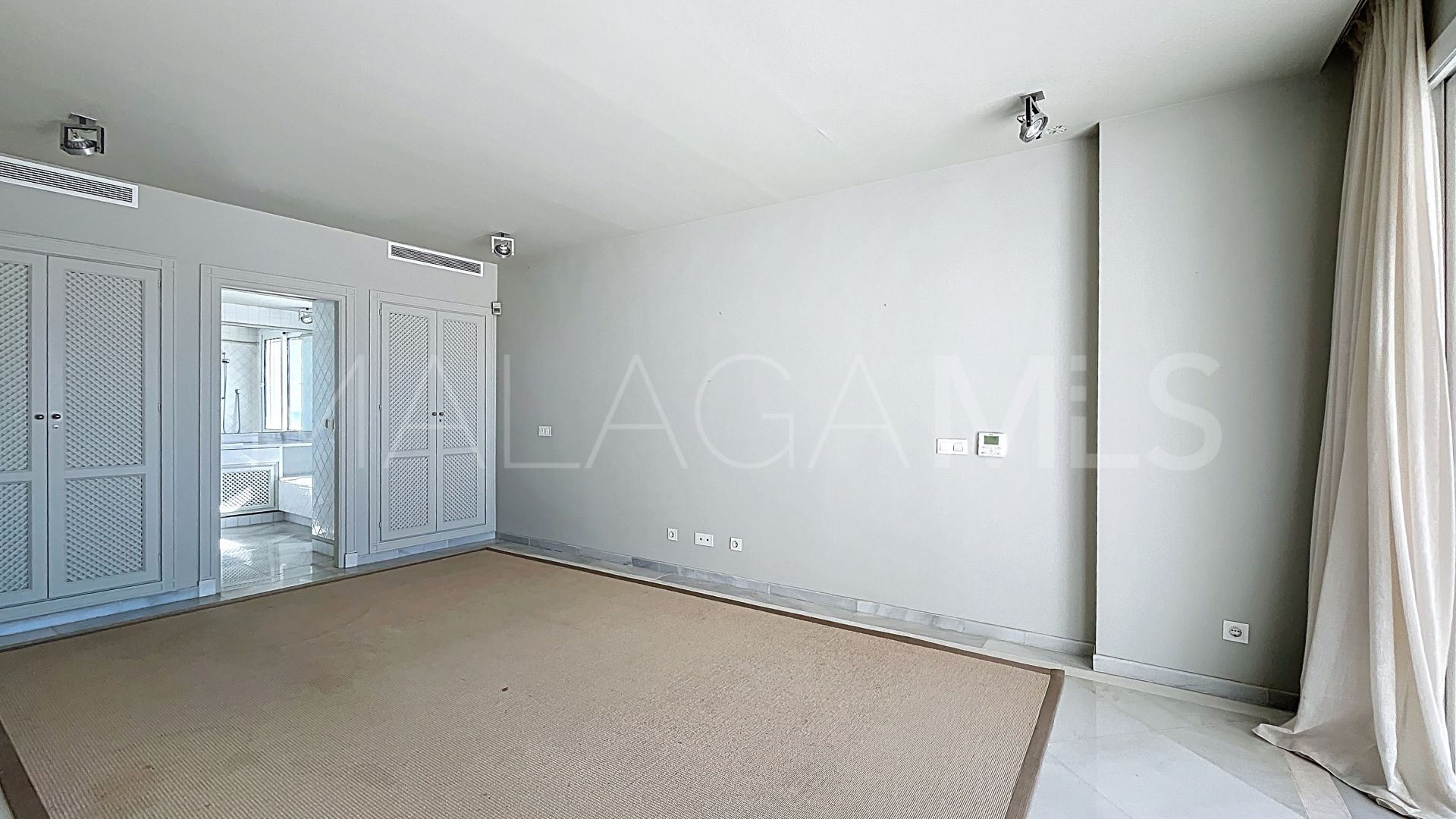 Duplex for sale in Guadalmina Baja