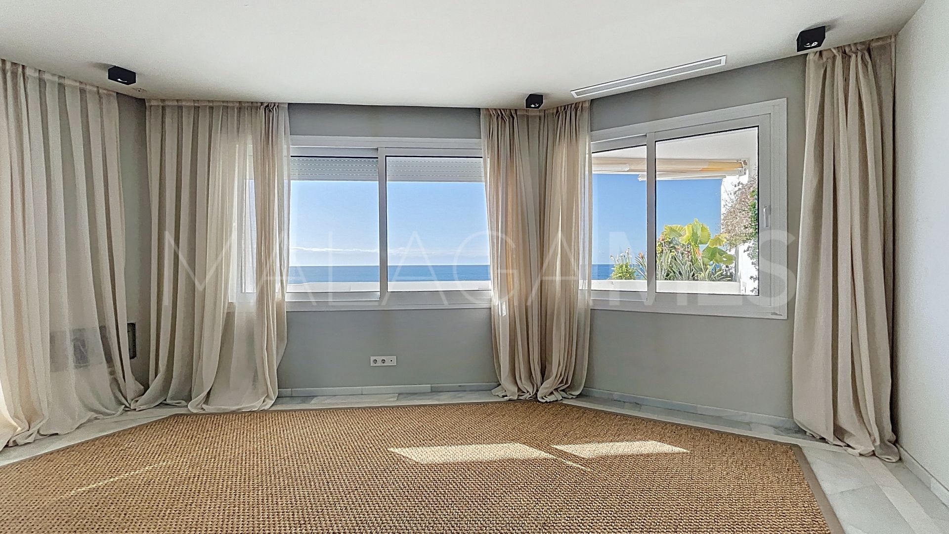 Duplex for sale in Guadalmina Baja