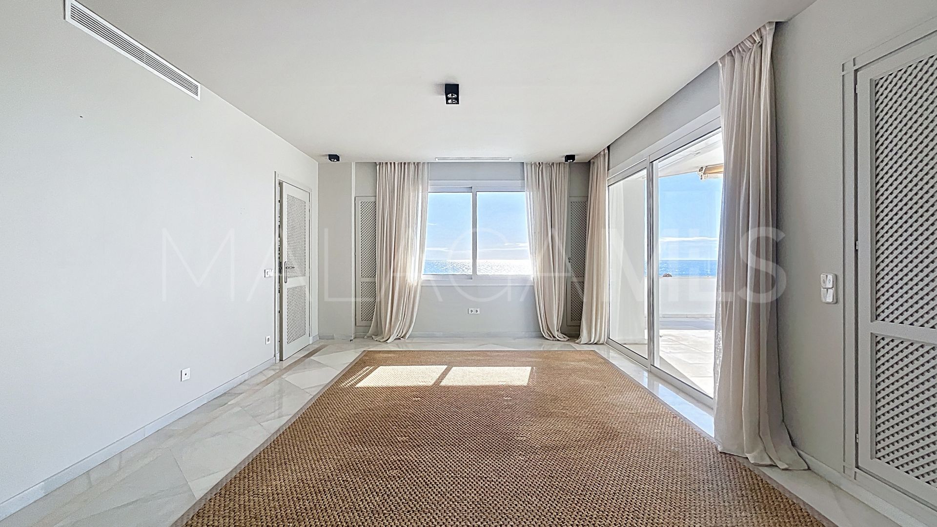 Duplex for sale in Guadalmina Baja