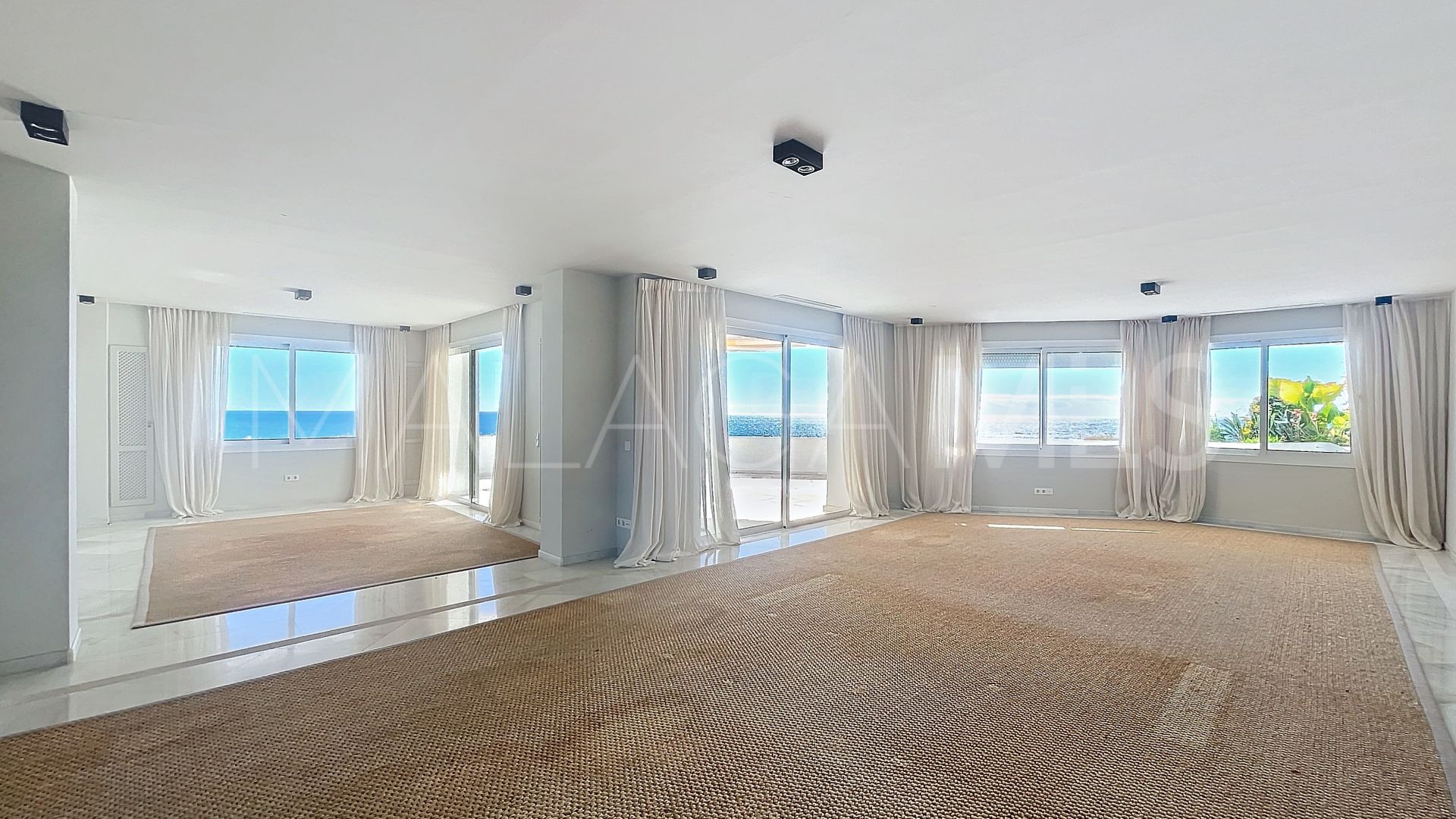 Duplex for sale in Guadalmina Baja
