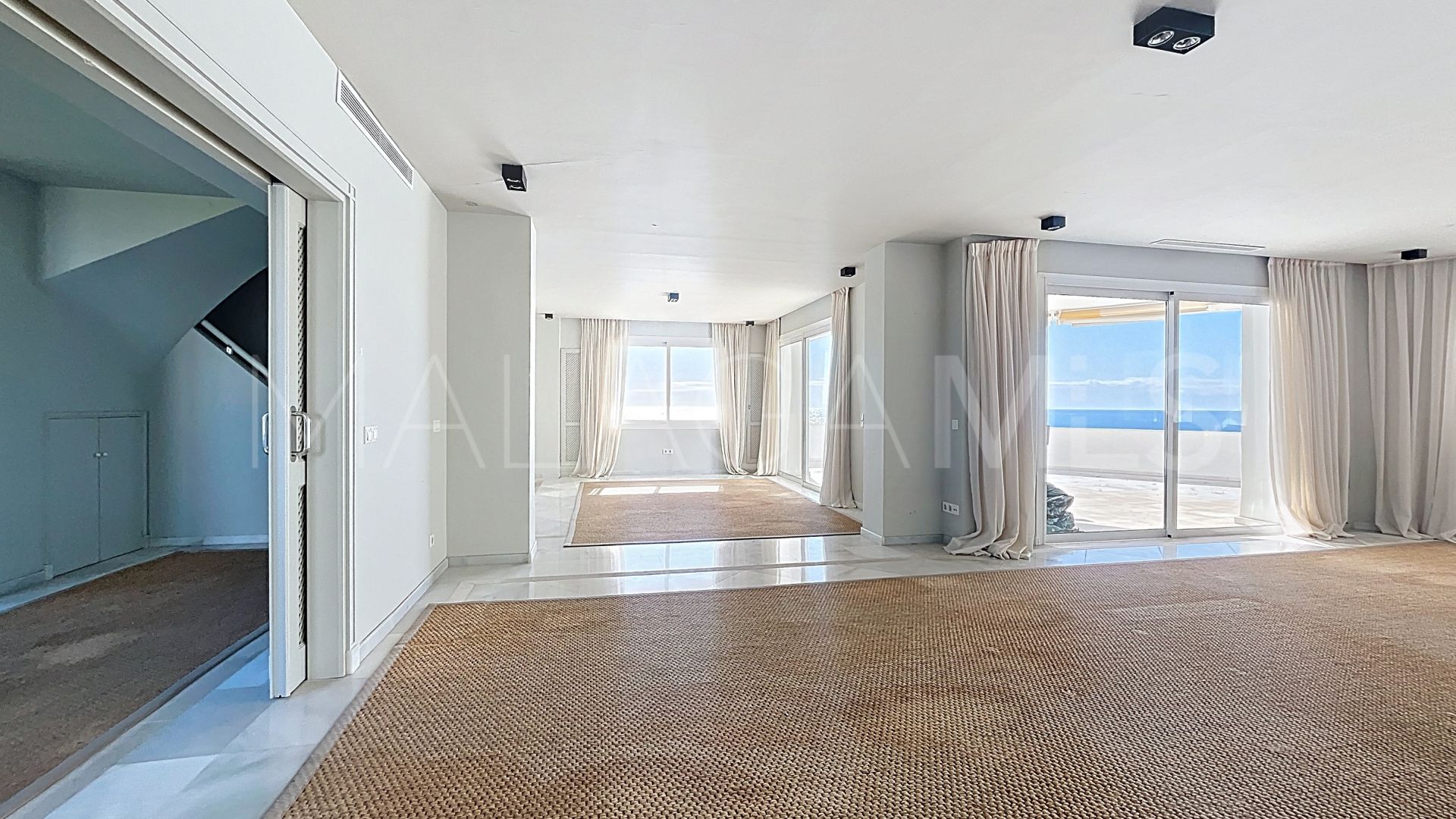 Duplex for sale in Guadalmina Baja