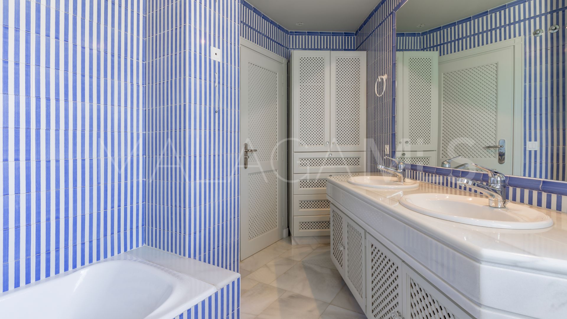 Duplex-wohnung for sale in Guadalmina Baja