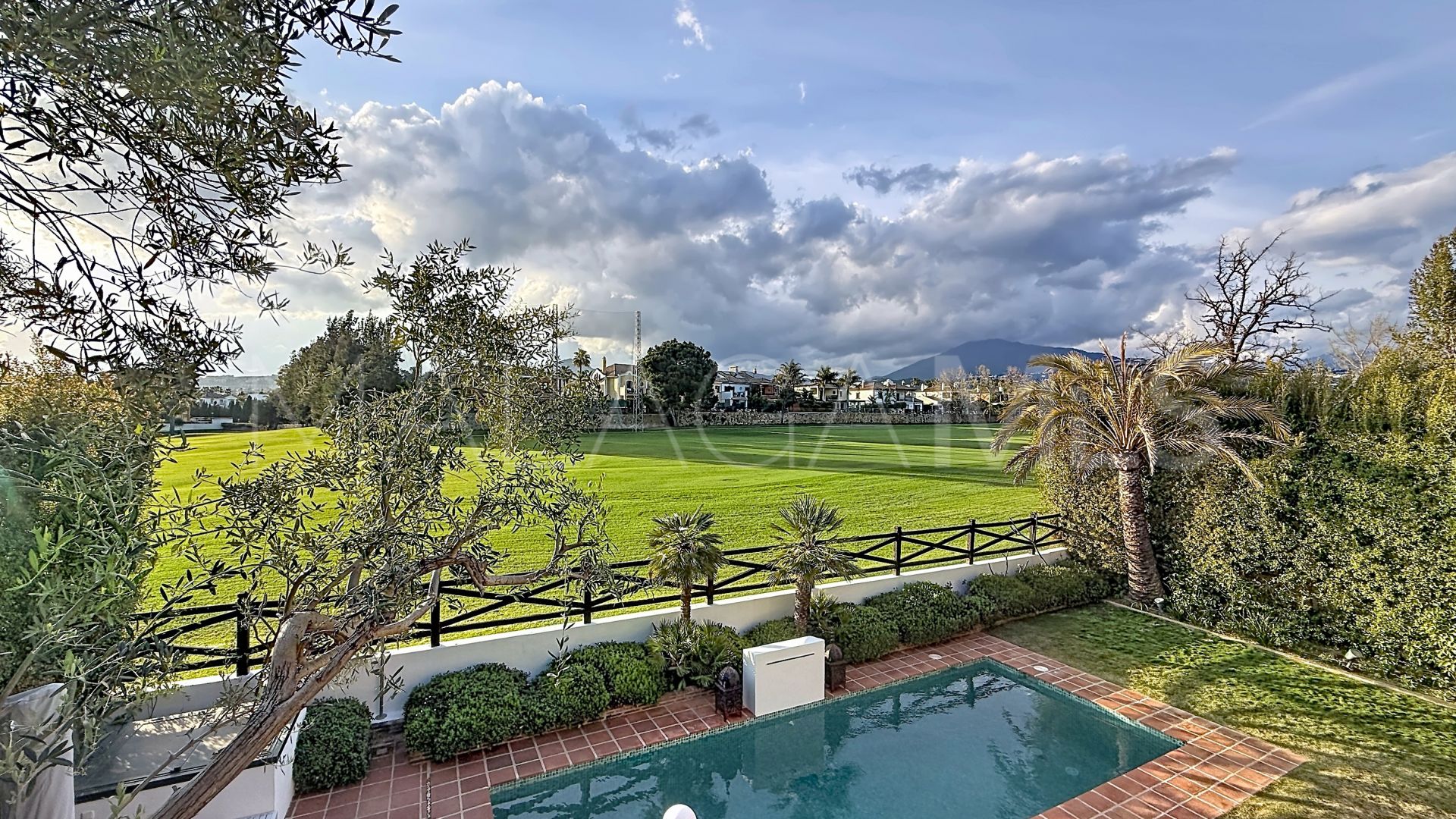 Villa for sale in Guadalmina Alta