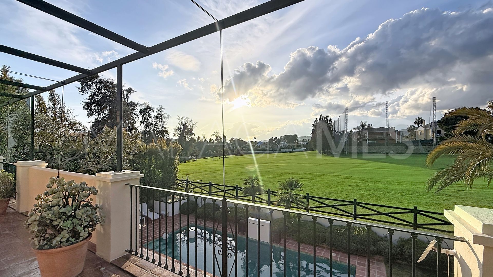 Villa for sale in Guadalmina Alta