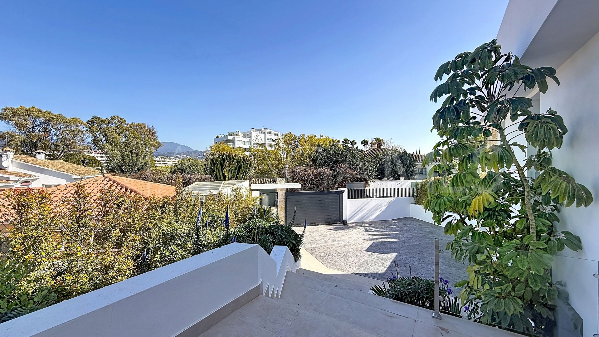 Villa for sale in Guadalmina Alta