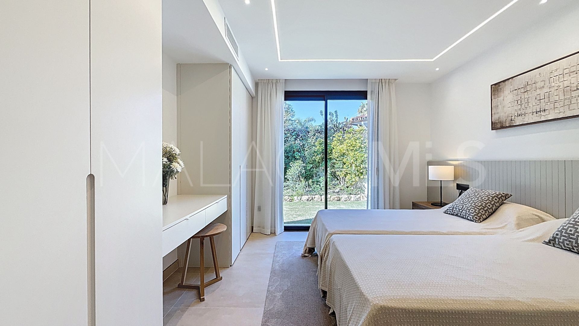 Villa for sale in Guadalmina Alta