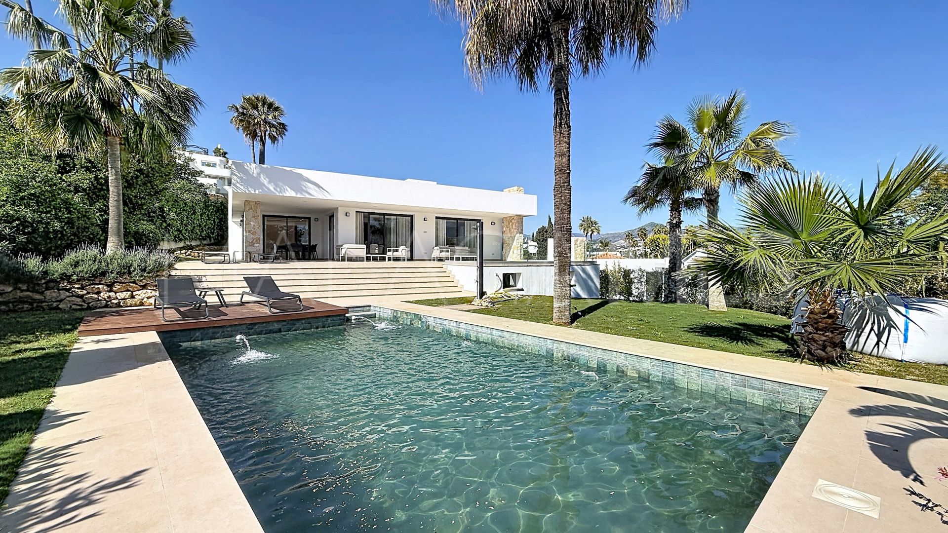 Villa for sale in Guadalmina Alta