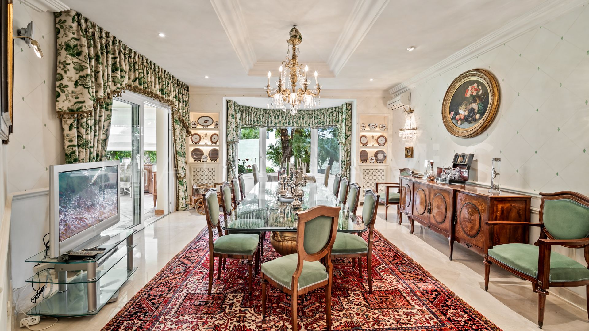 Villa for sale in Guadalmina Baja