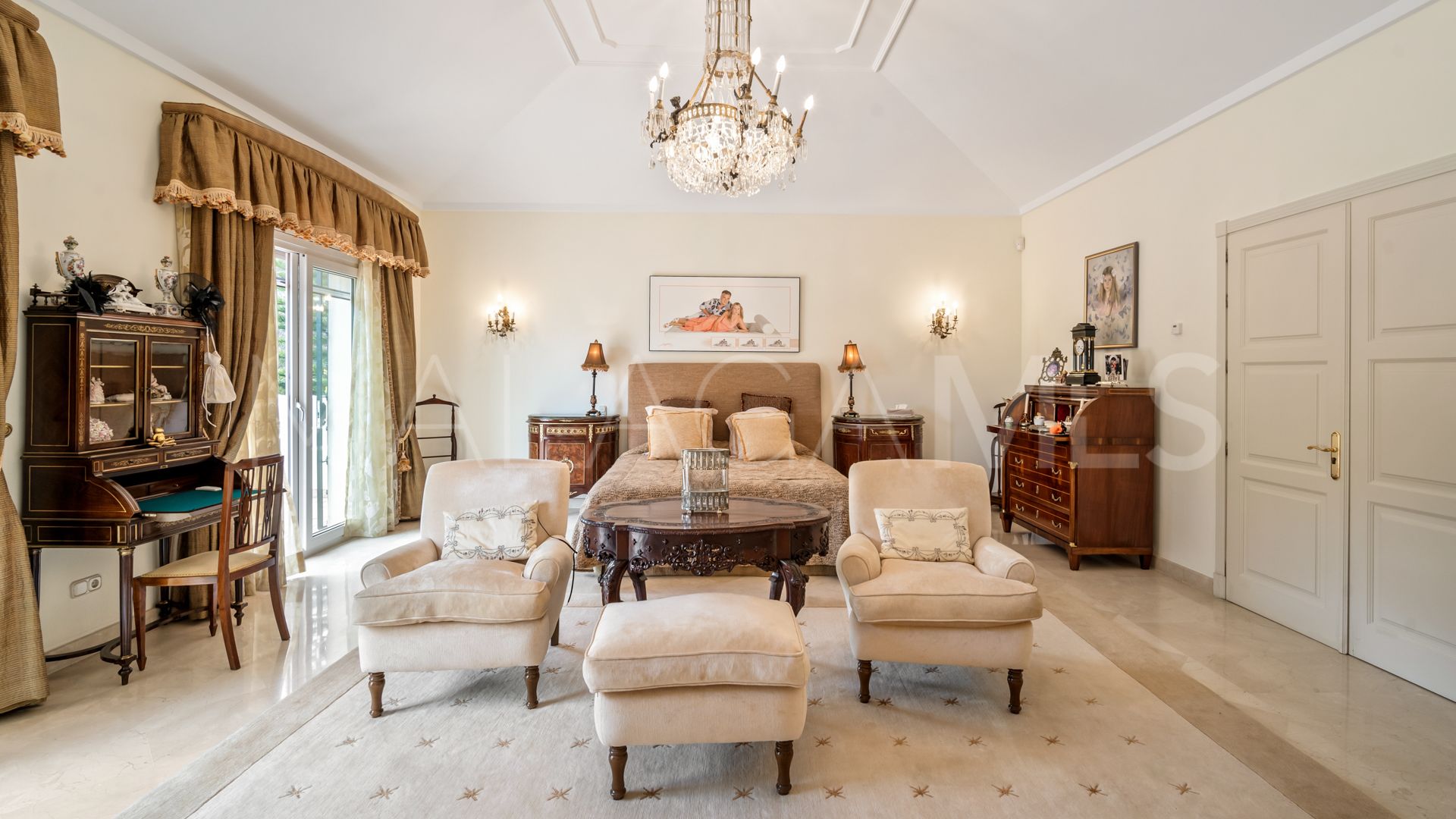 Villa for sale in Guadalmina Baja