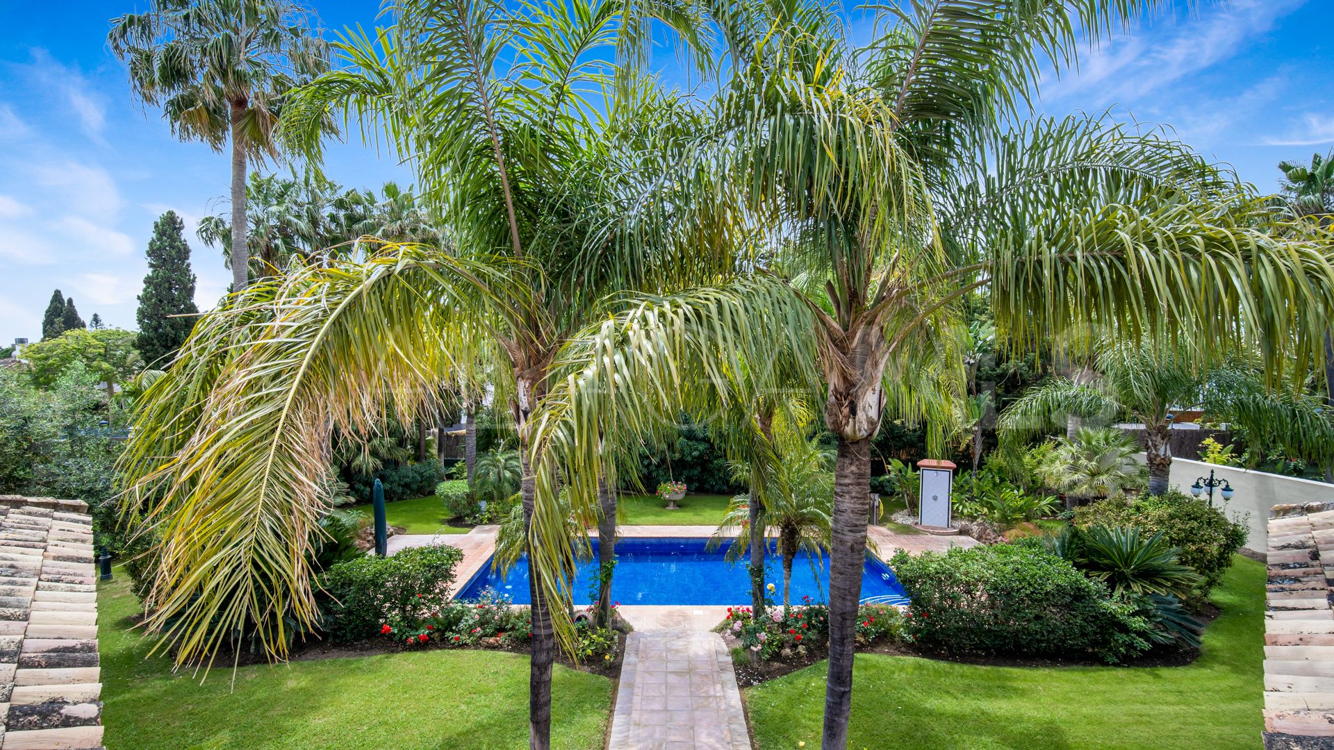 Villa for sale in Guadalmina Baja