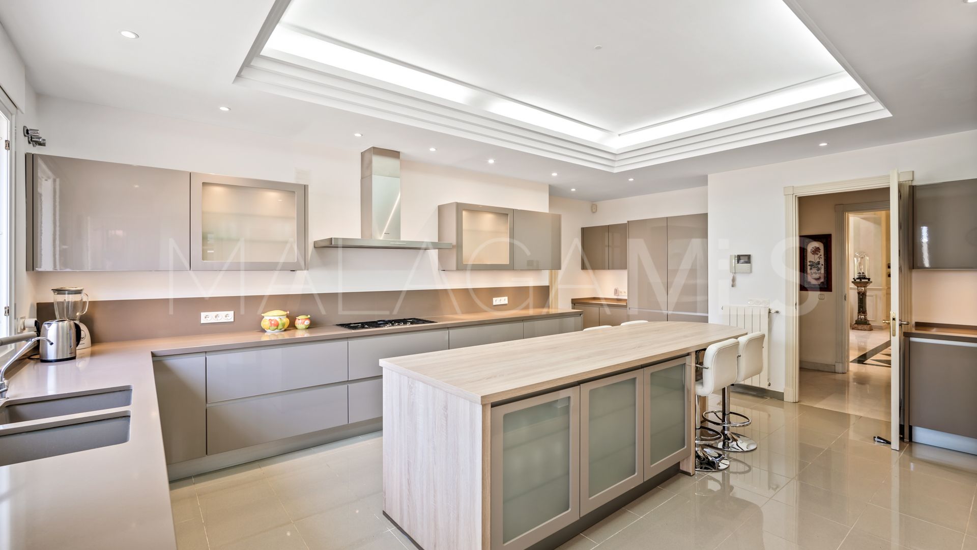 Villa for sale in Guadalmina Baja