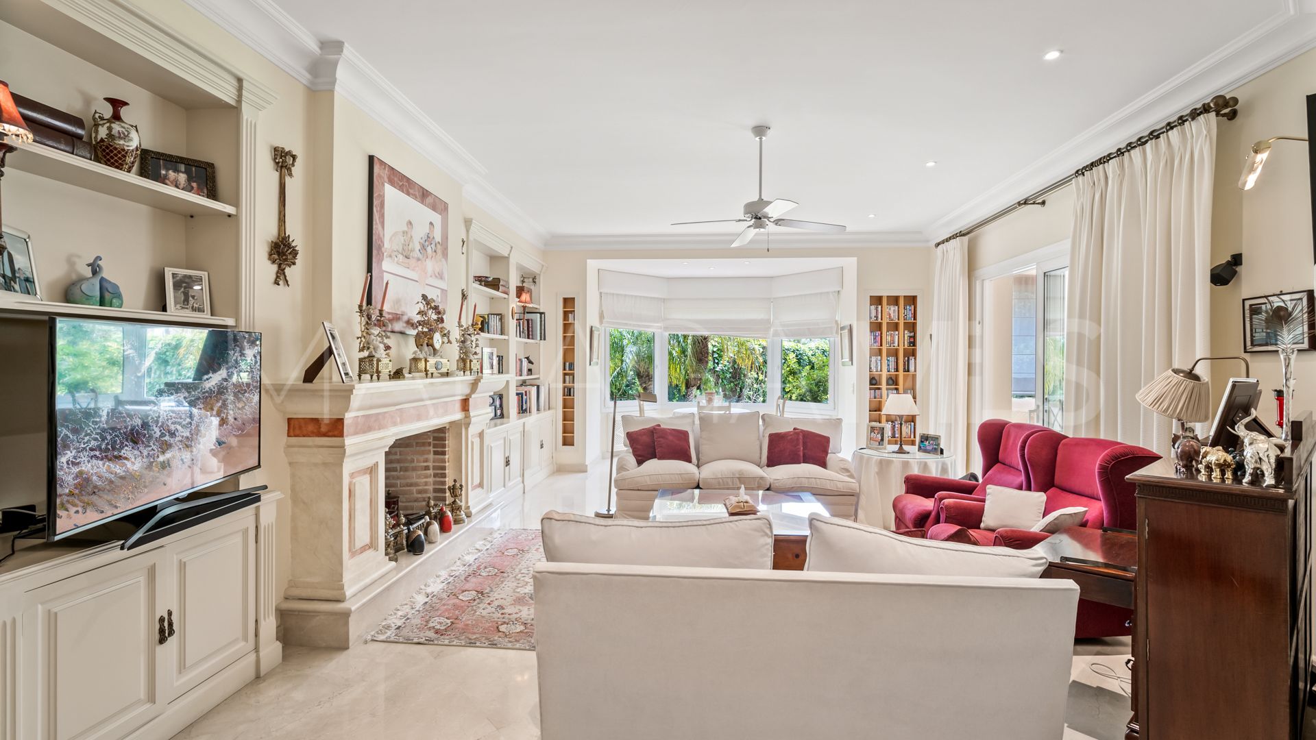 Villa for sale in Guadalmina Baja