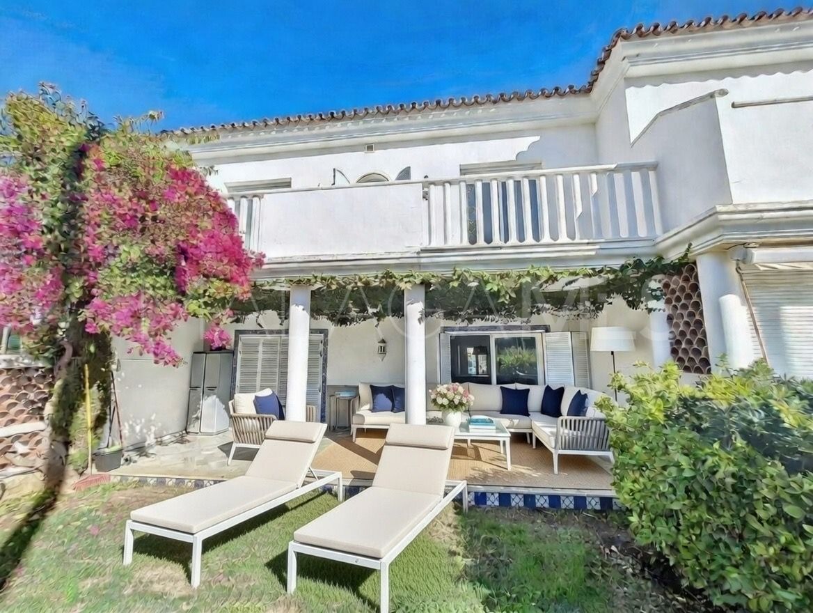 Radhus for sale in Guadalmina Baja