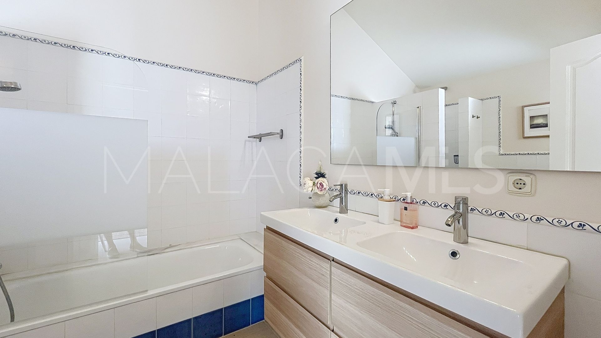 Duplex penthouse for sale in Guadalmina Alta