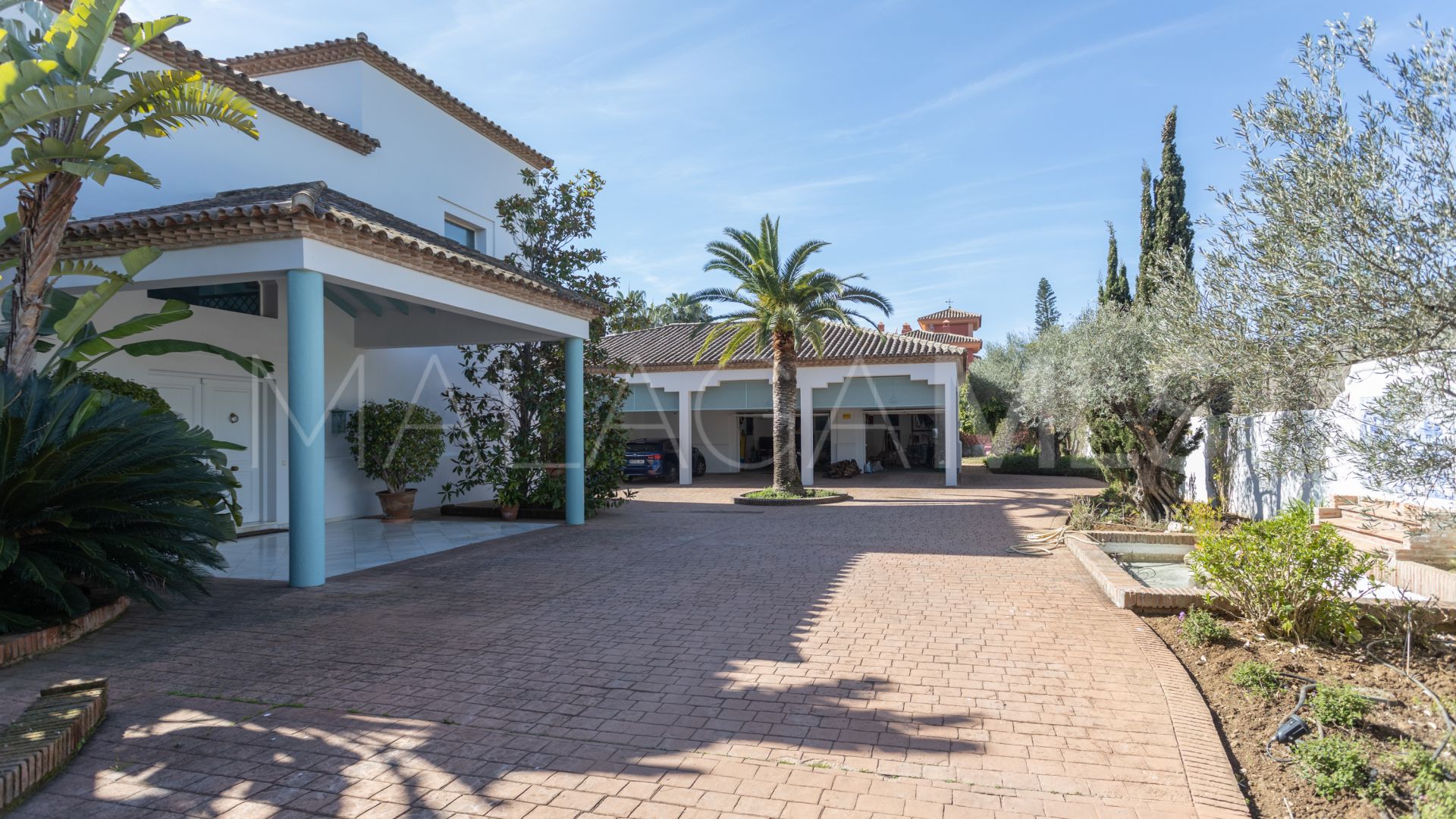 Villa for sale in Guadalmina Baja