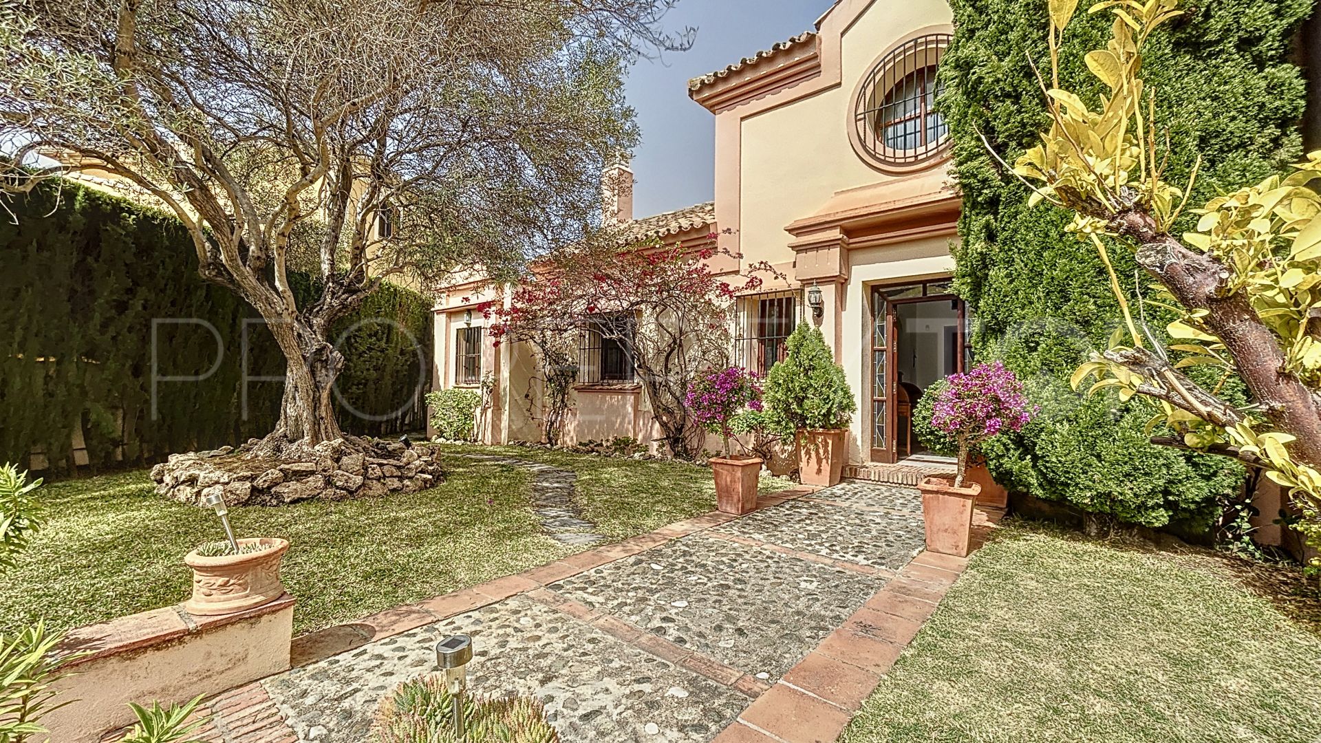 Villa for sale in Isla de Guadalmina