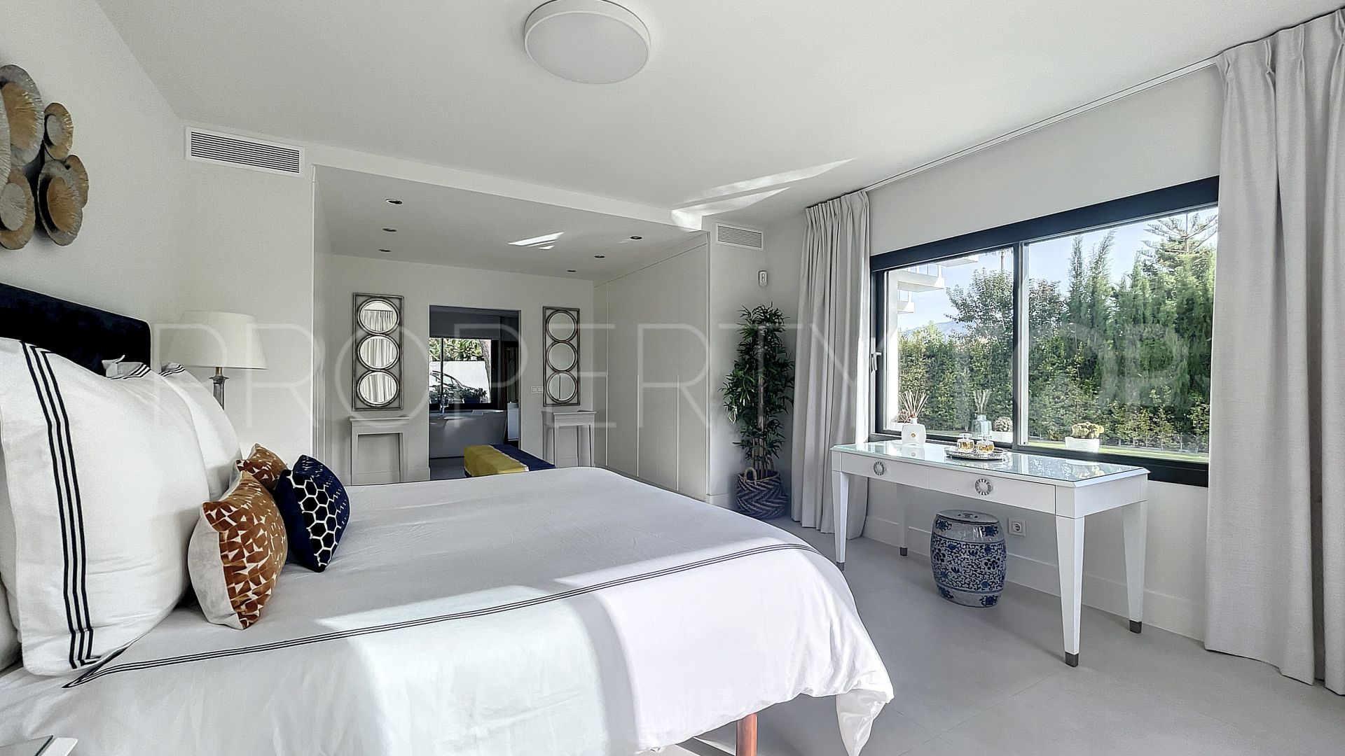 Villa en venta en Guadalmina Alta con 4 dormitorios