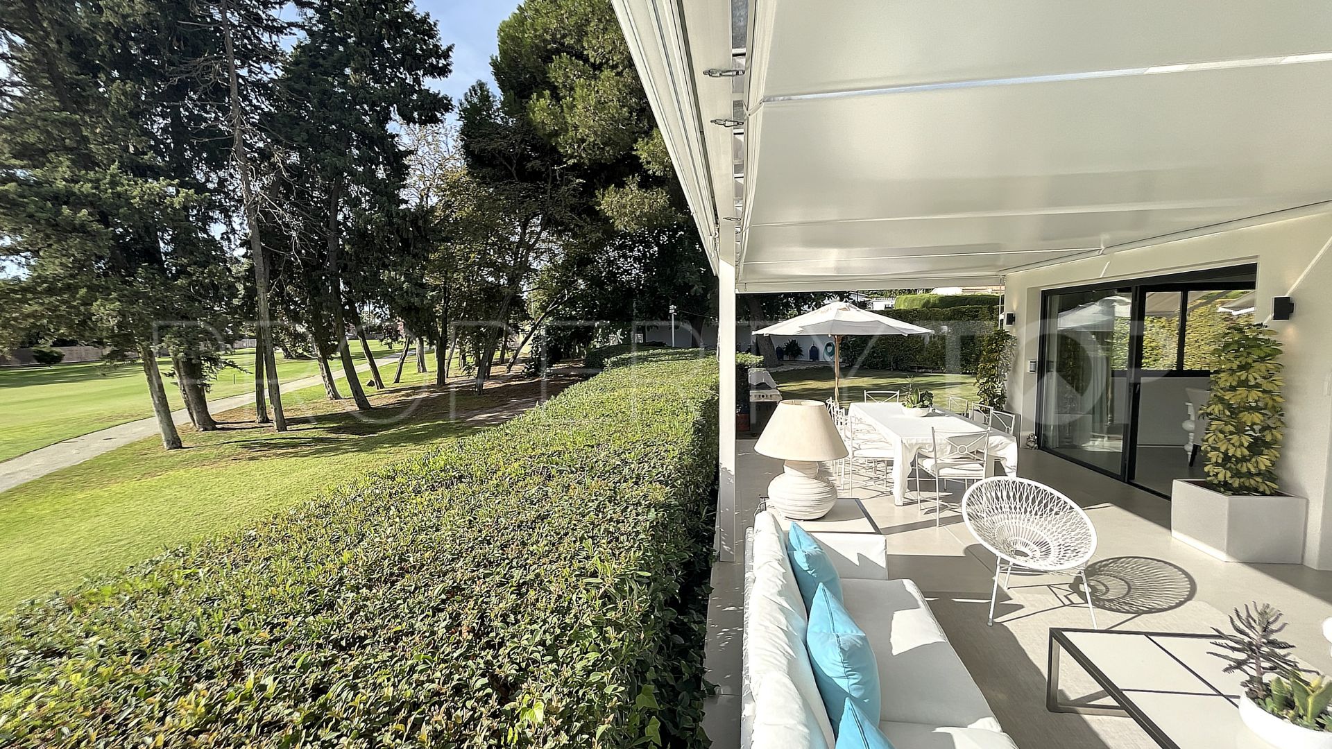 Villa en venta en Guadalmina Alta con 4 dormitorios