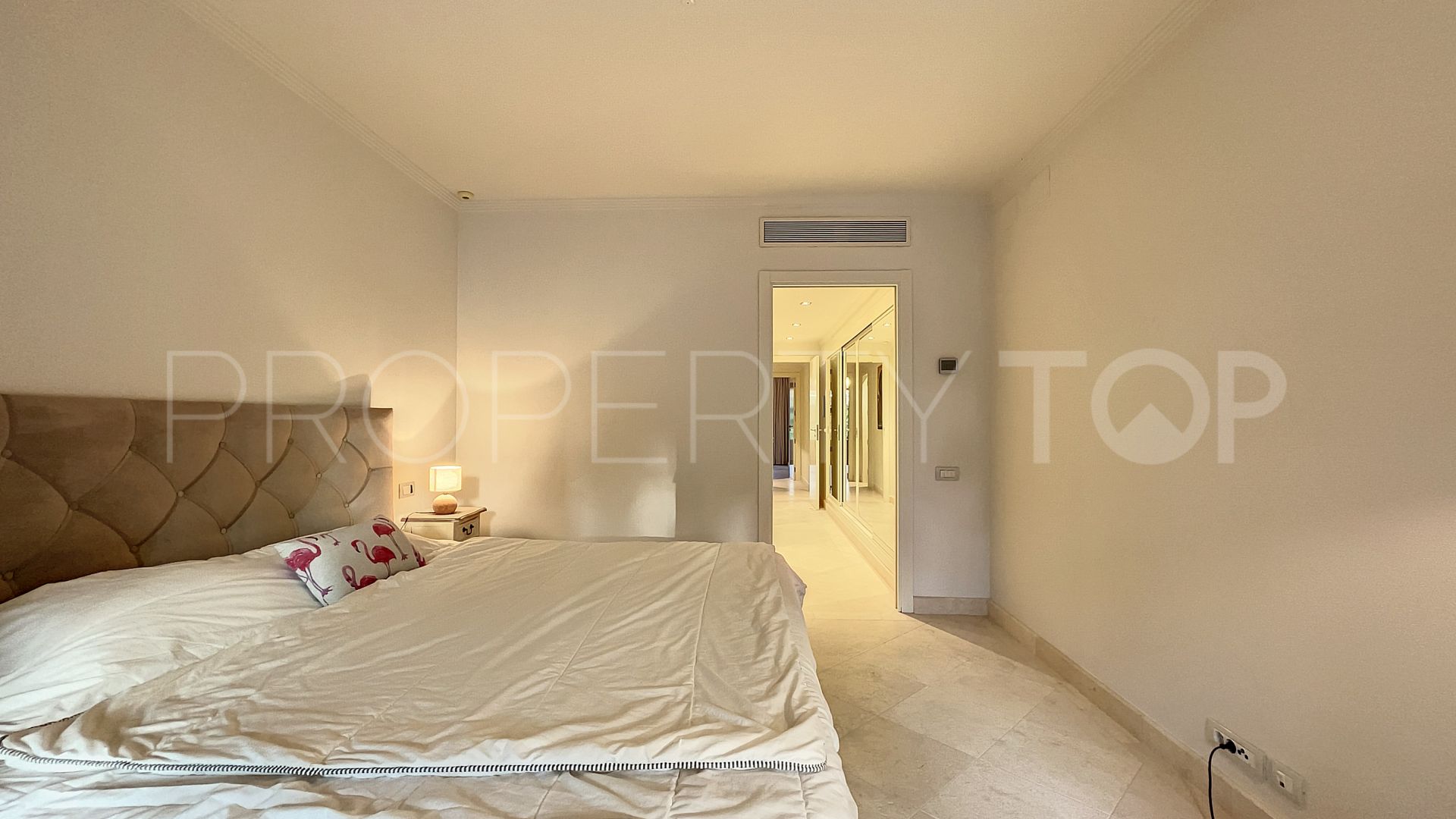 Se vende apartamento de 2 dormitorios en Alhambra los Granados