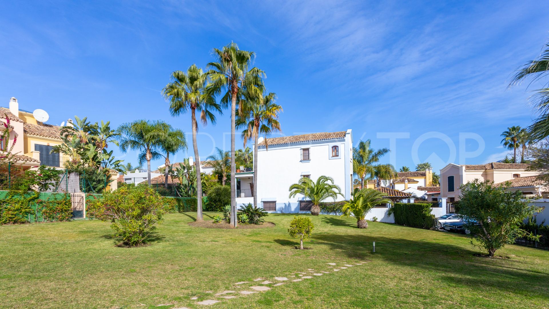 Adosado con 4 dormitorios en venta en Isla de Guadalmina
