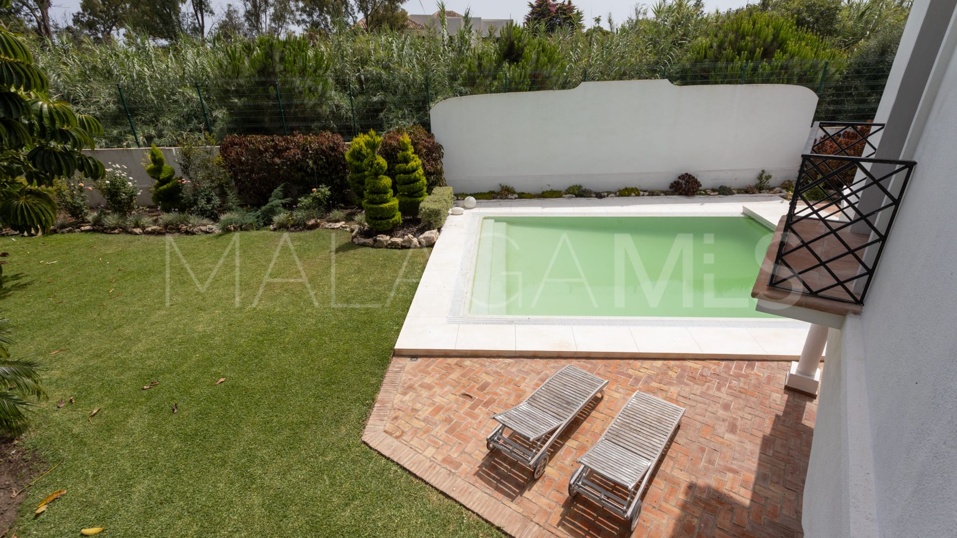 Villa for sale in Guadalmina Baja