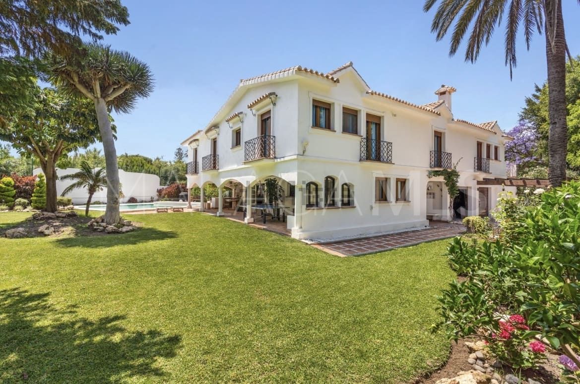 Villa for sale in Guadalmina Baja