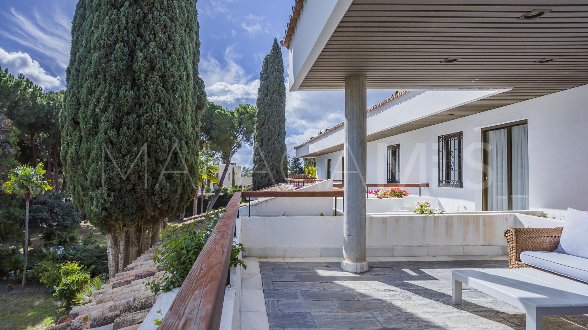 Villa for sale in Guadalmina Baja