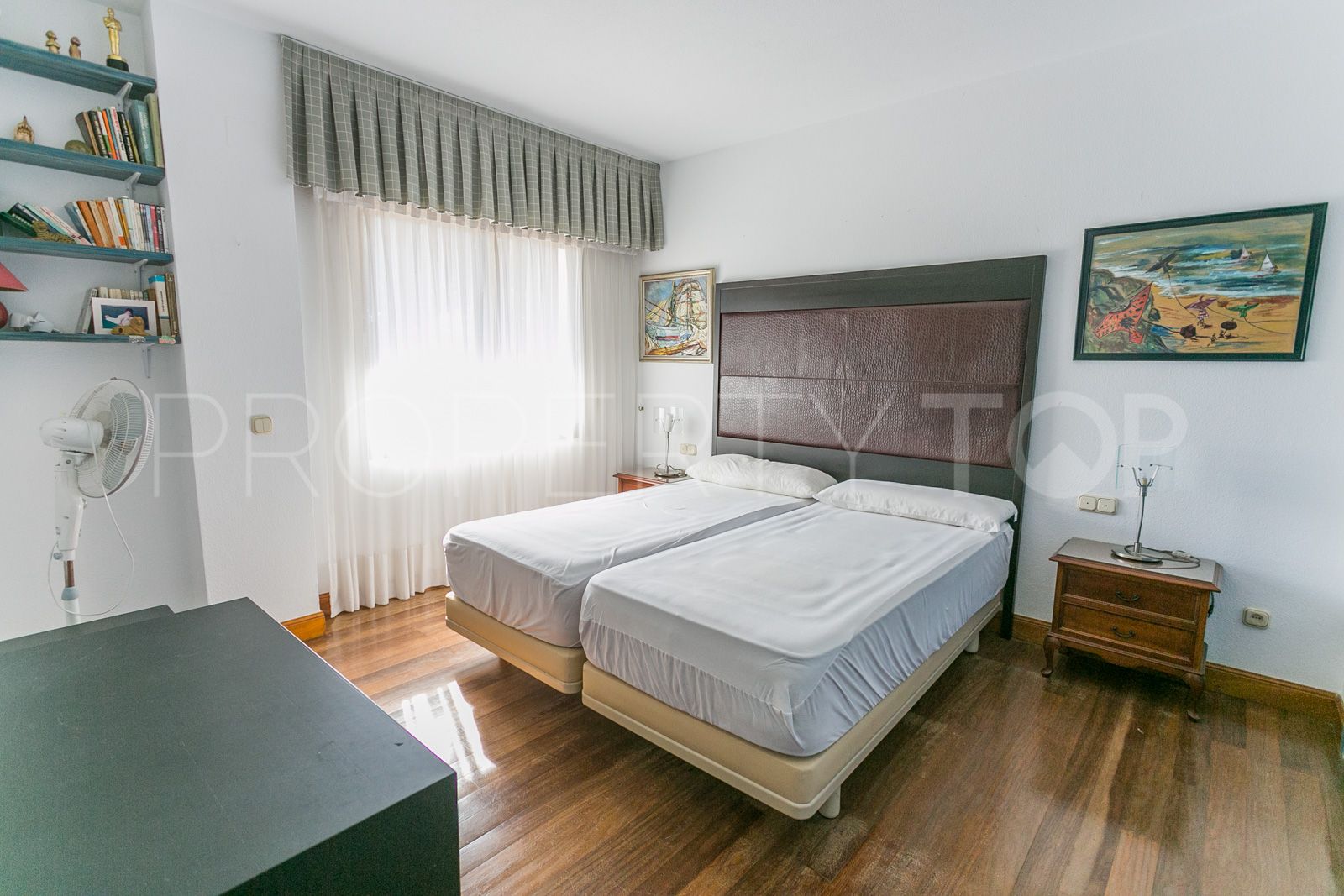 Villa con 10 dormitorios a la venta en Guadalmina Baja