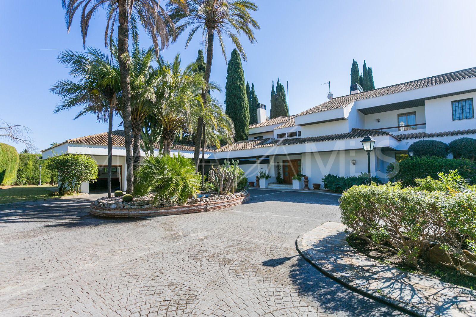 Villa with 10 bedrooms a la venta in Guadalmina Baja