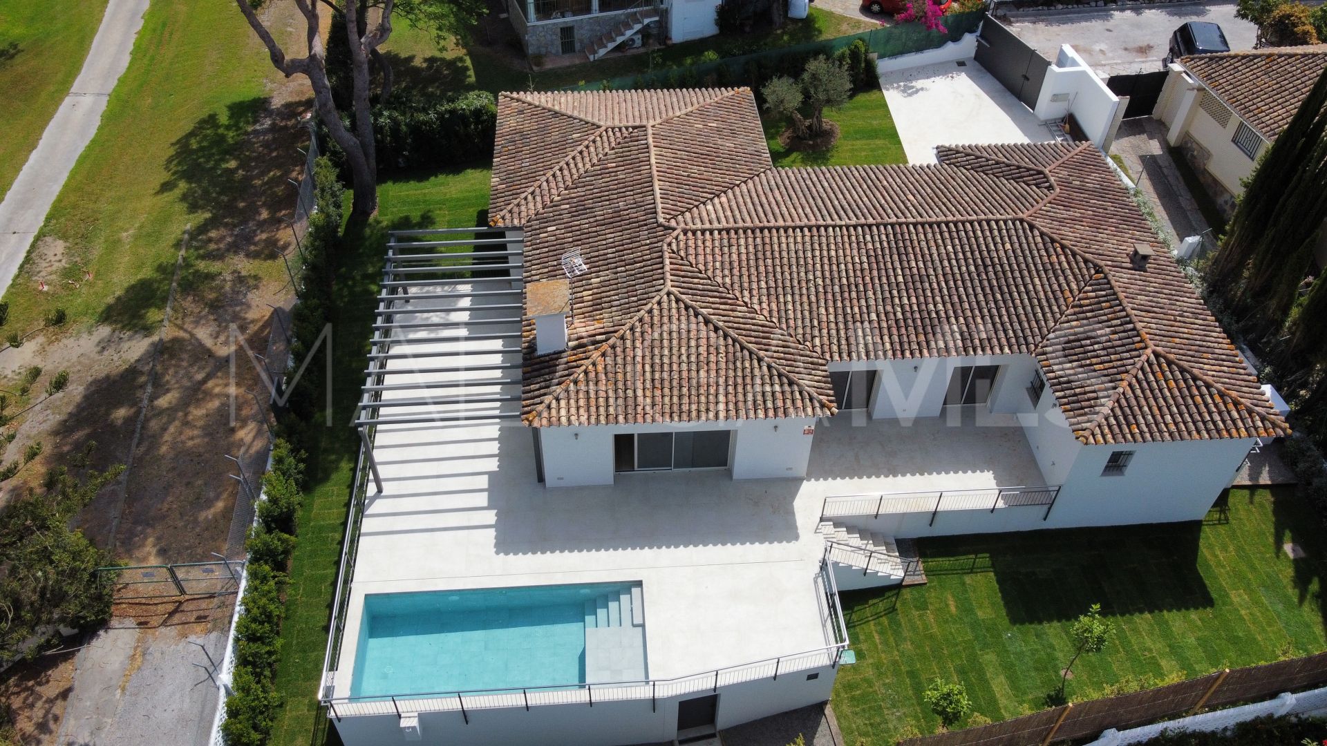 For sale villa with 4 bedrooms in Guadalmina Alta