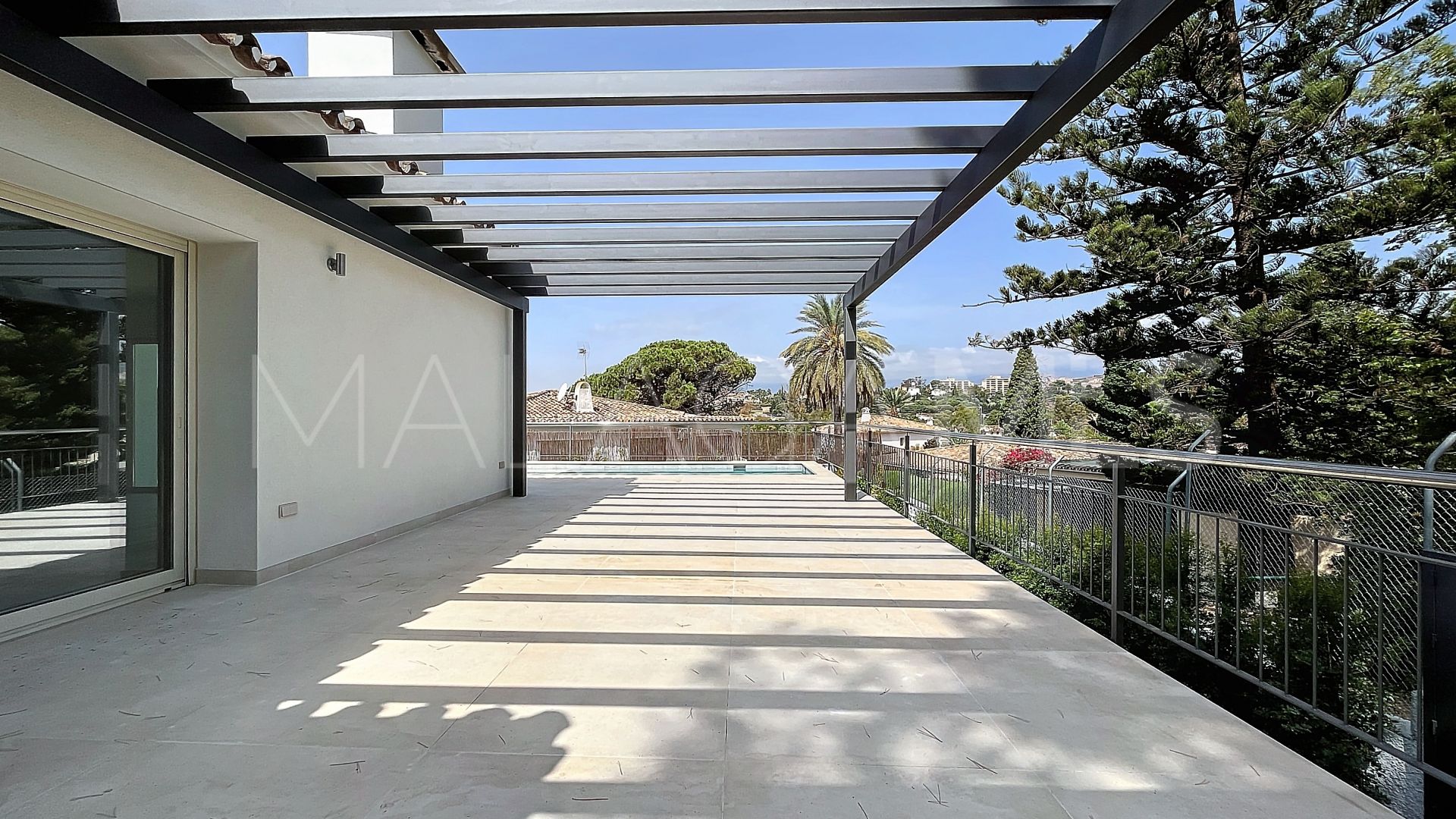 For sale villa with 4 bedrooms in Guadalmina Alta