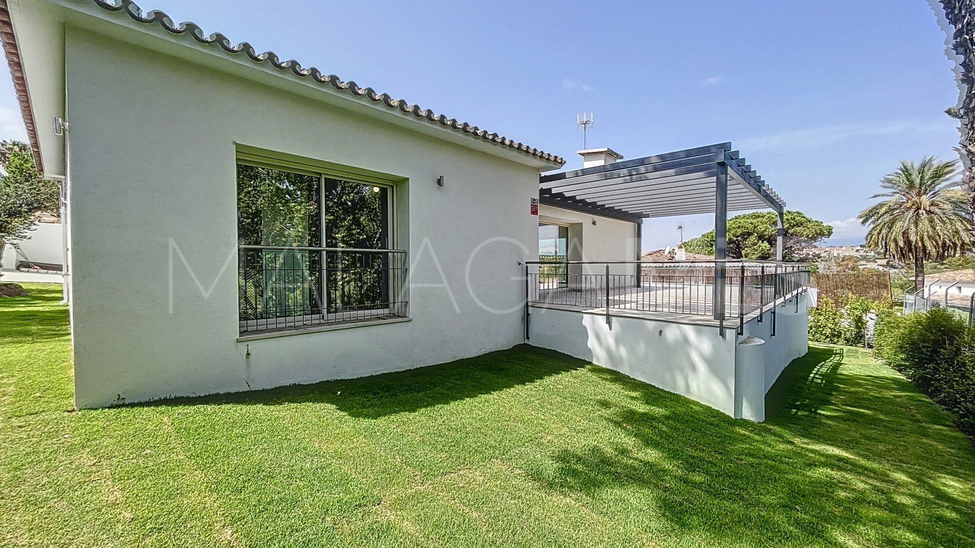 For sale villa with 4 bedrooms in Guadalmina Alta