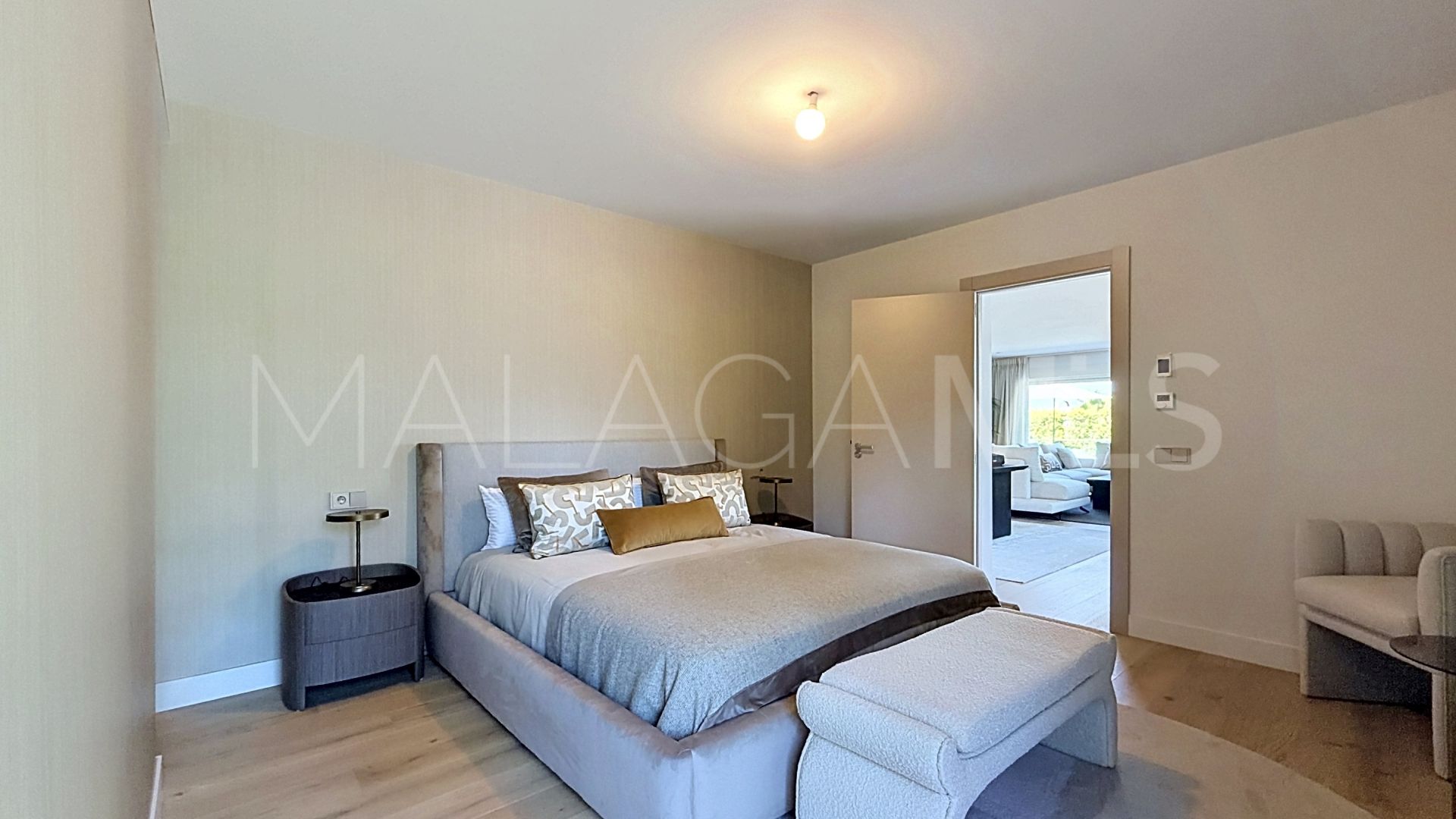 Buy villa with 4 bedrooms in Guadalmina Alta