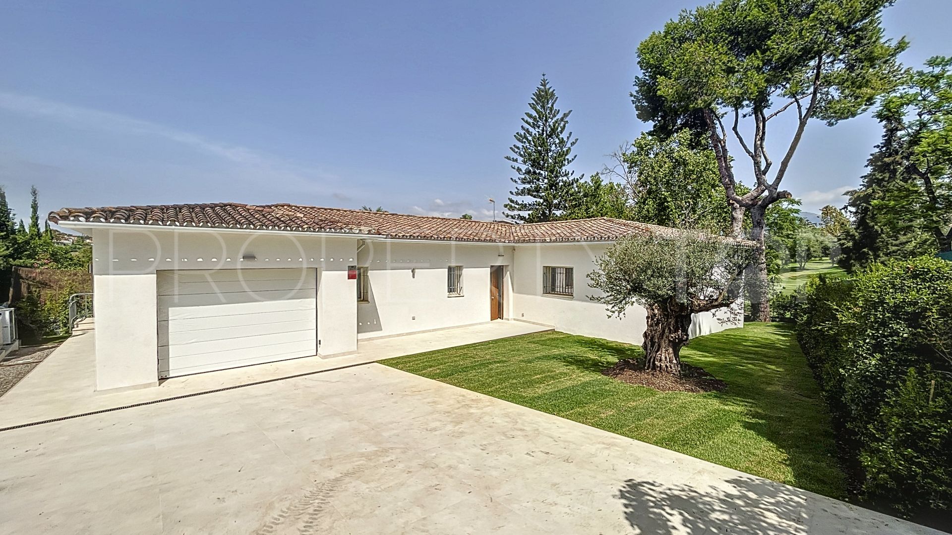 Villa a la venta en Guadalmina Alta de 4 dormitorios