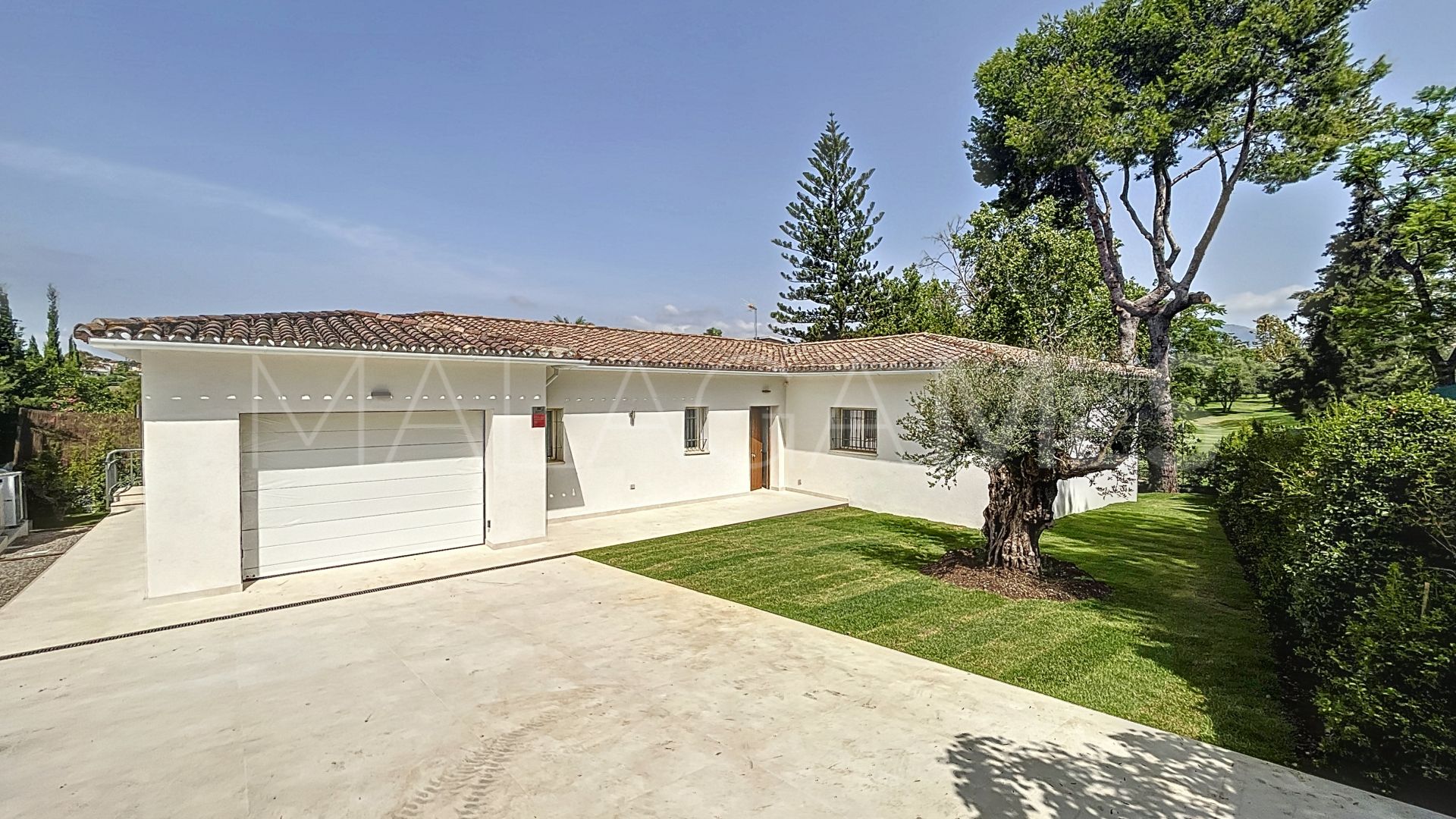 For sale villa with 4 bedrooms in Guadalmina Alta