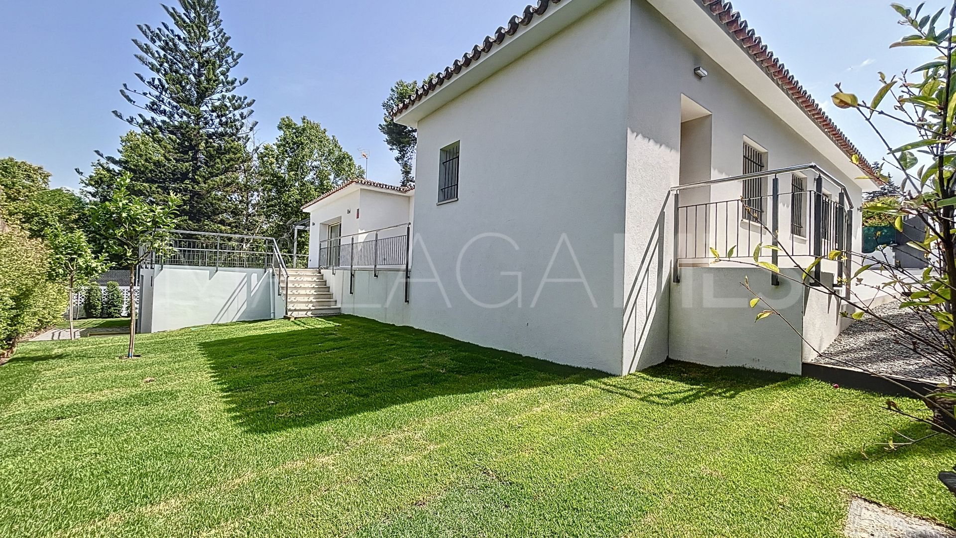 For sale villa with 4 bedrooms in Guadalmina Alta