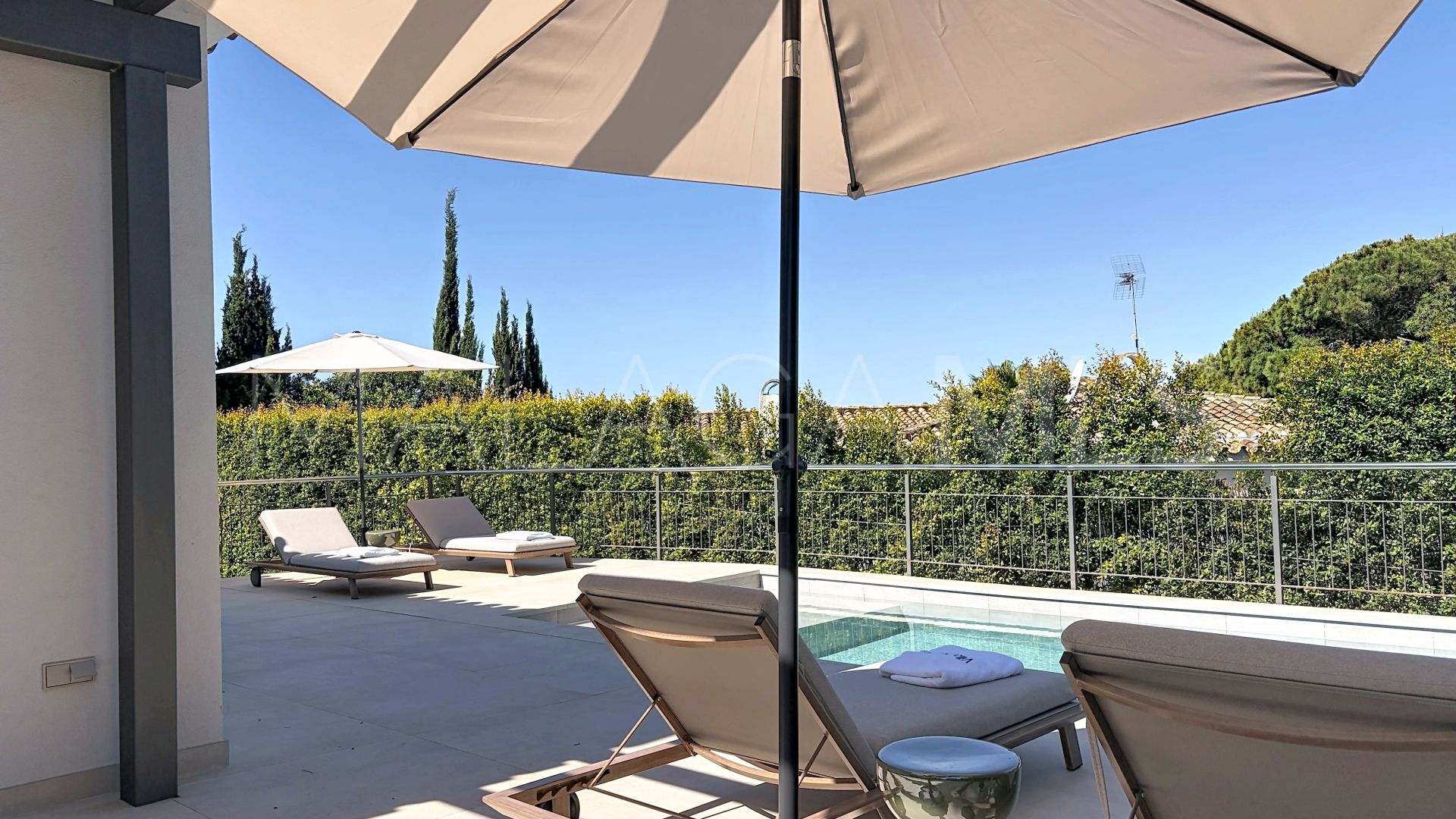 Buy villa with 4 bedrooms in Guadalmina Alta