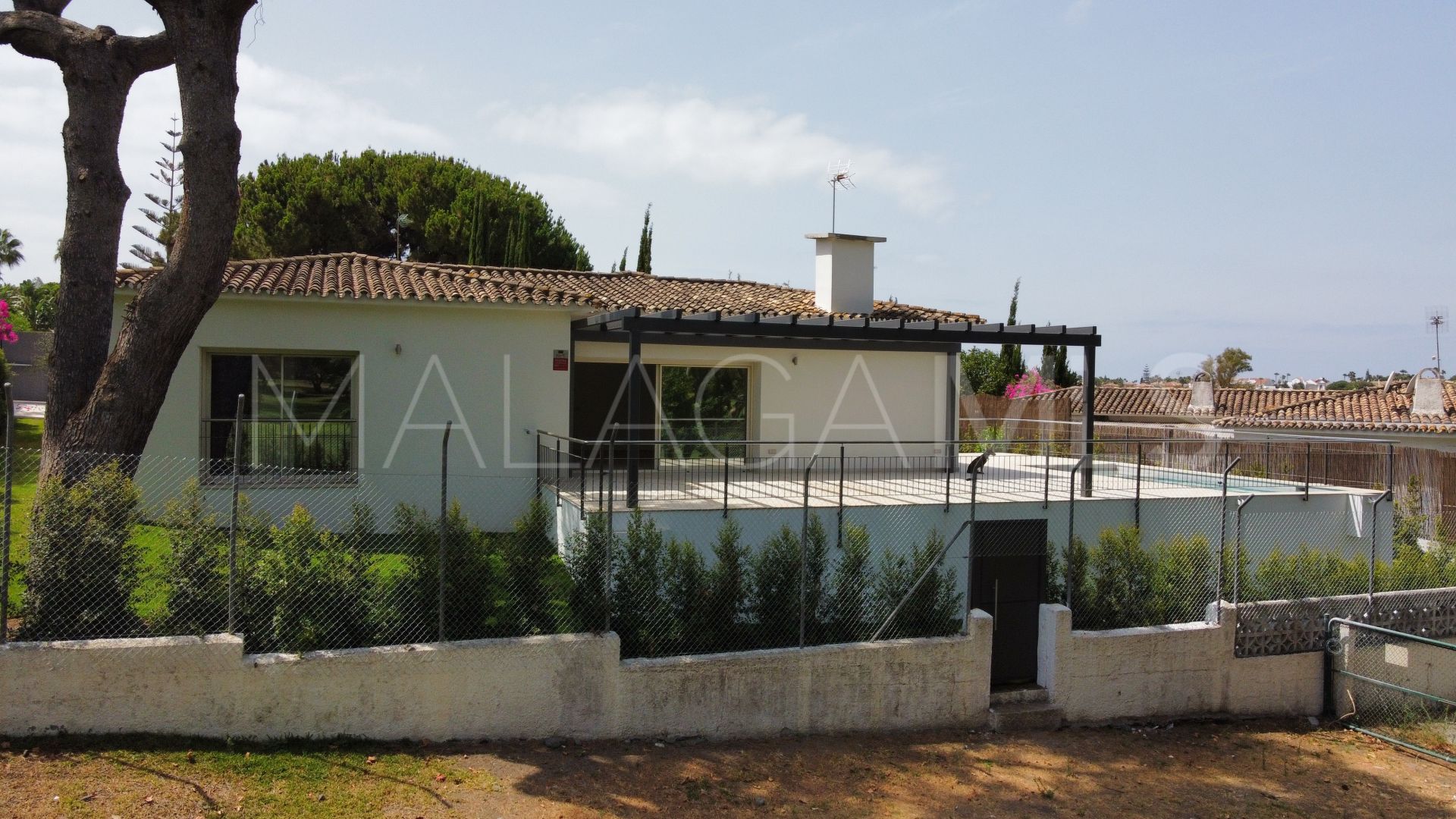 For sale villa with 4 bedrooms in Guadalmina Alta