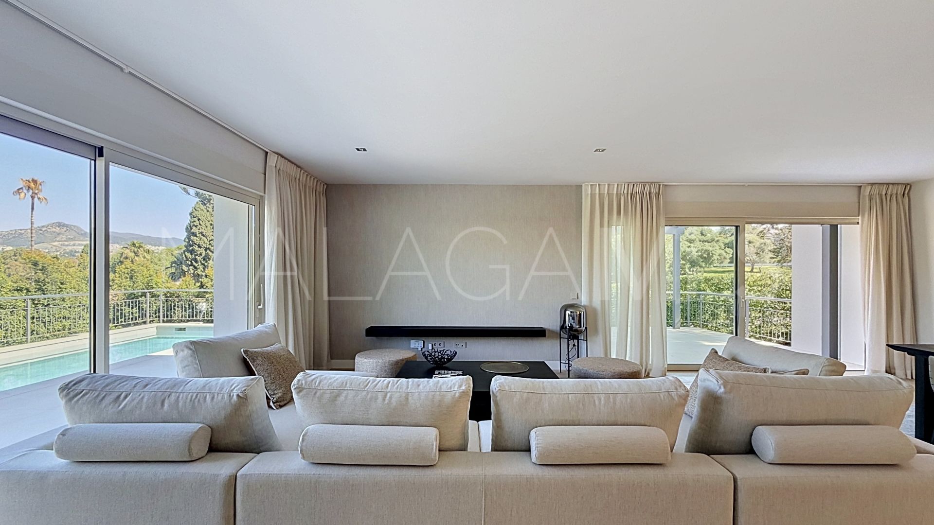 Buy villa with 4 bedrooms in Guadalmina Alta