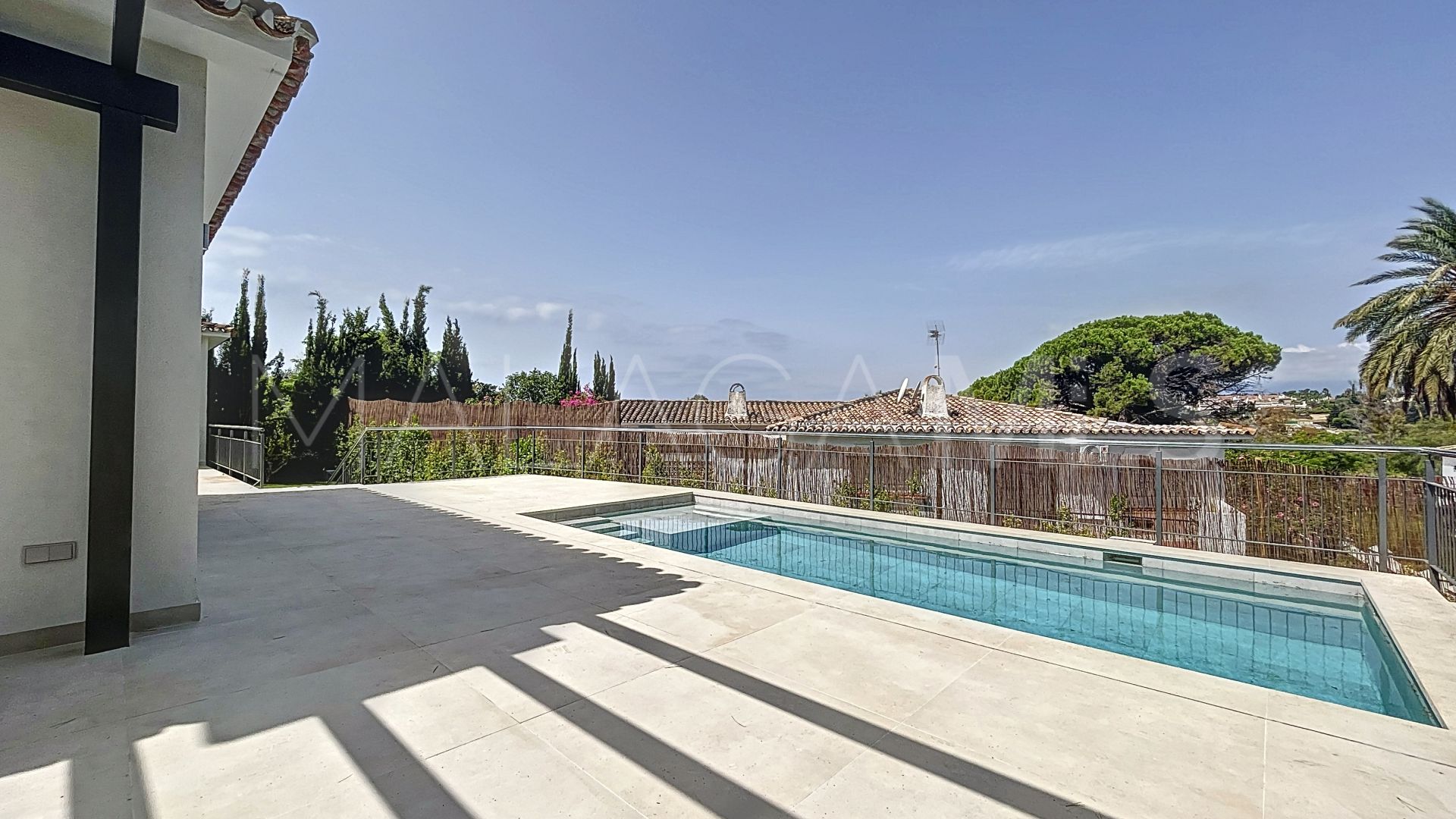 For sale villa with 4 bedrooms in Guadalmina Alta