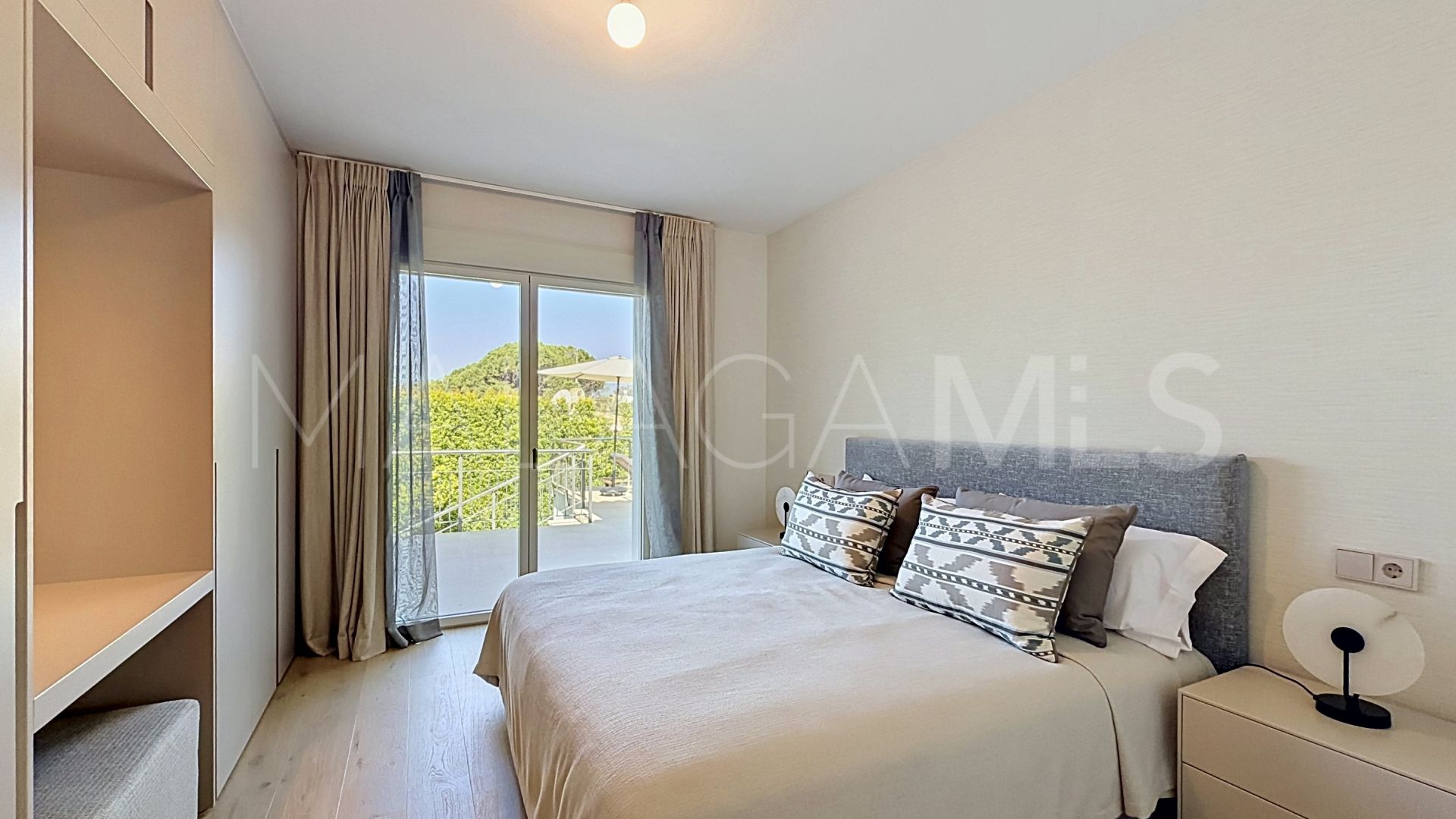 Buy villa with 4 bedrooms in Guadalmina Alta