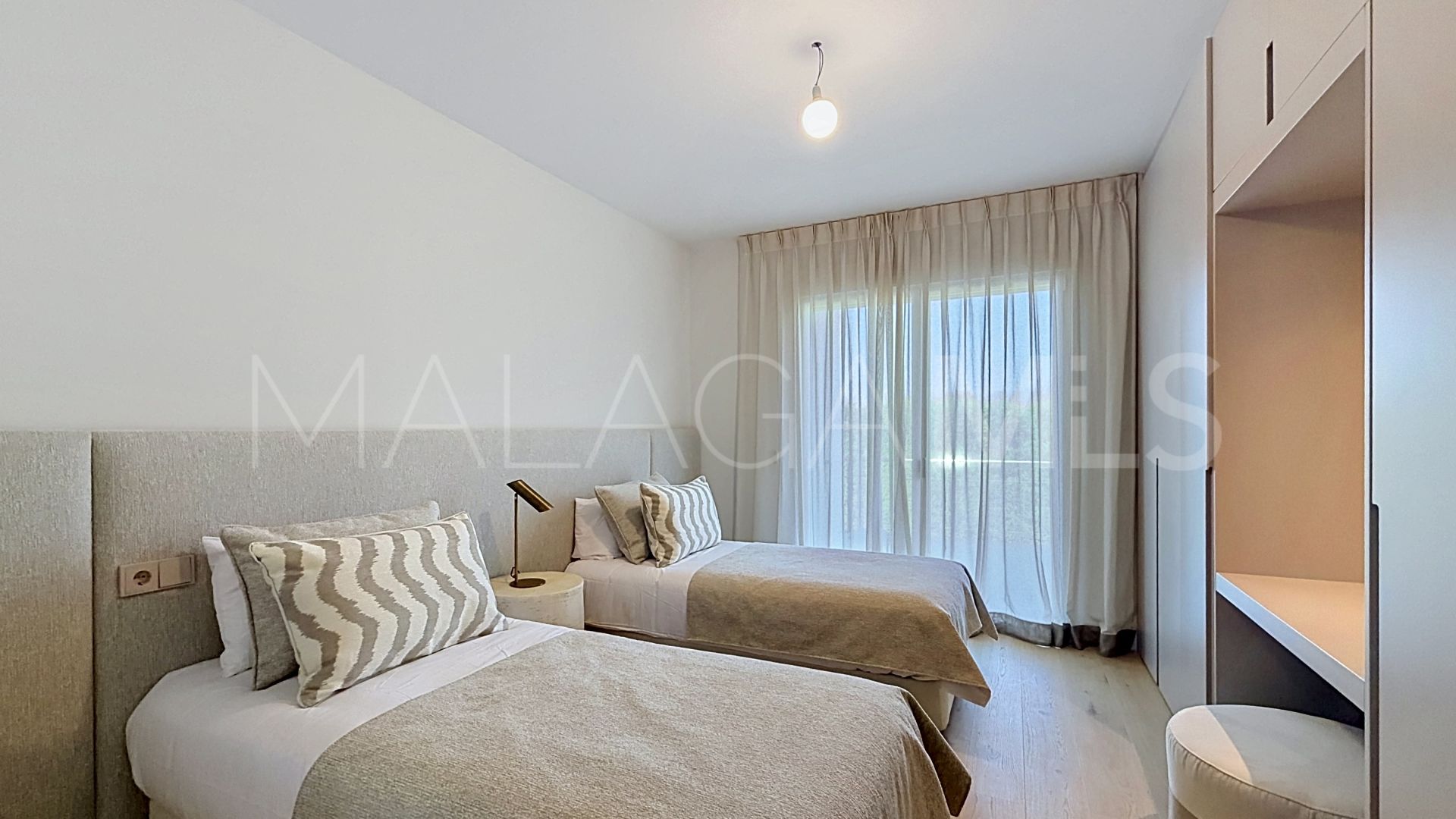 Buy villa with 4 bedrooms in Guadalmina Alta