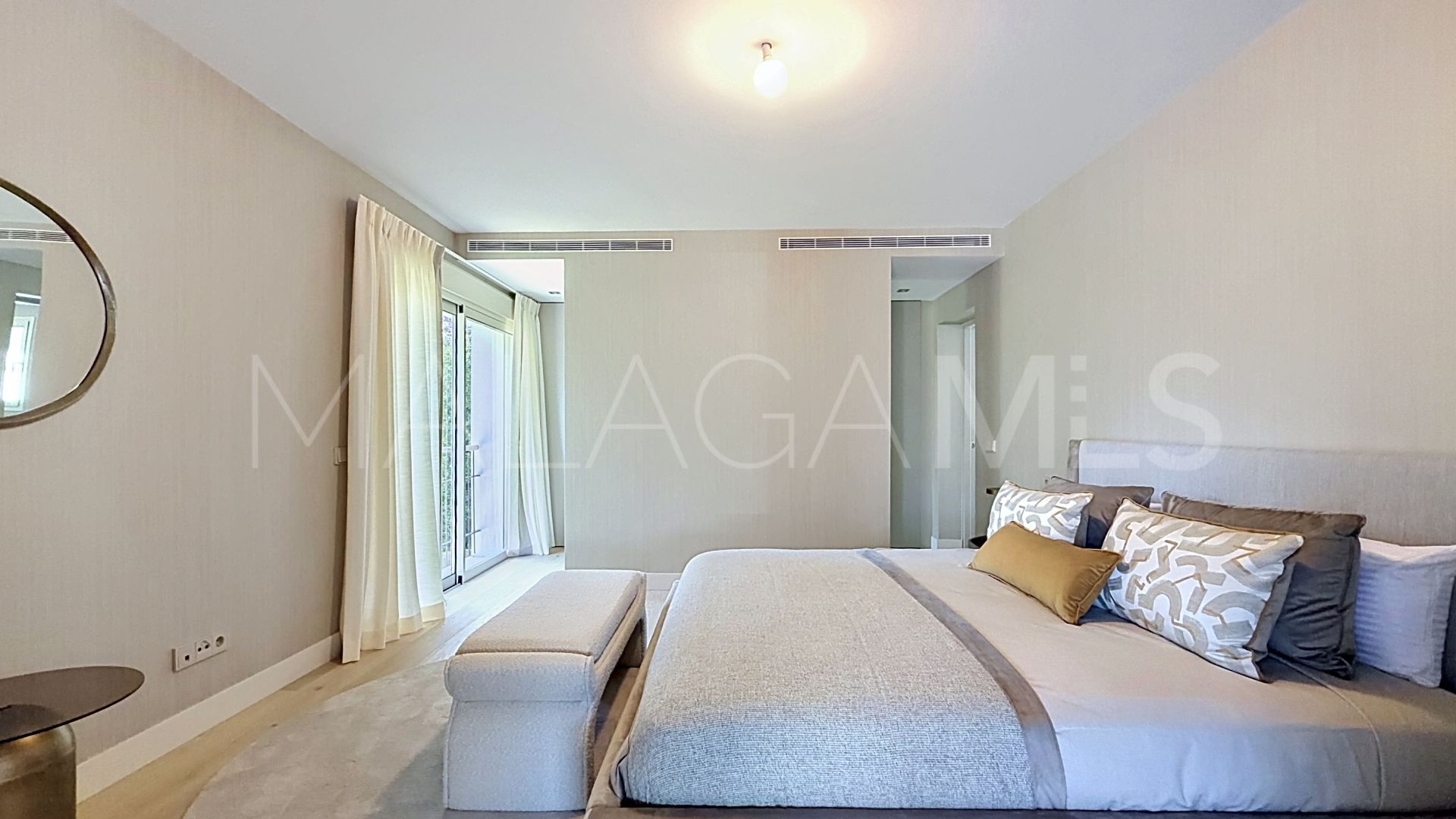 Buy villa with 4 bedrooms in Guadalmina Alta